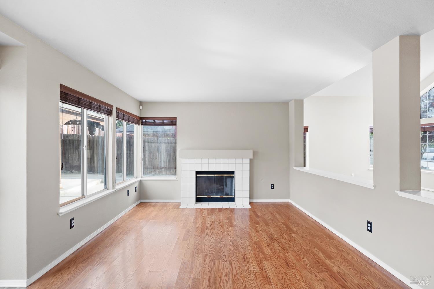 Detail Gallery Image 15 of 48 For 1740 Gateway Dr, Vallejo,  CA 94589 - 4 Beds | 3 Baths