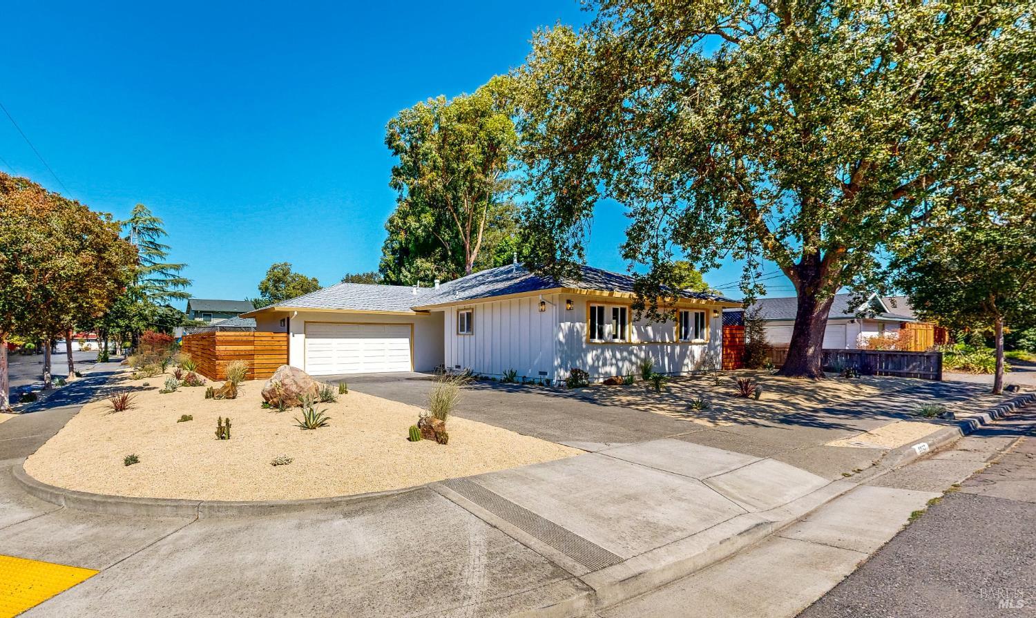 Detail Gallery Image 7 of 49 For 2257 Yucca St, Santa Rosa,  CA 95405 - 3 Beds | 2 Baths