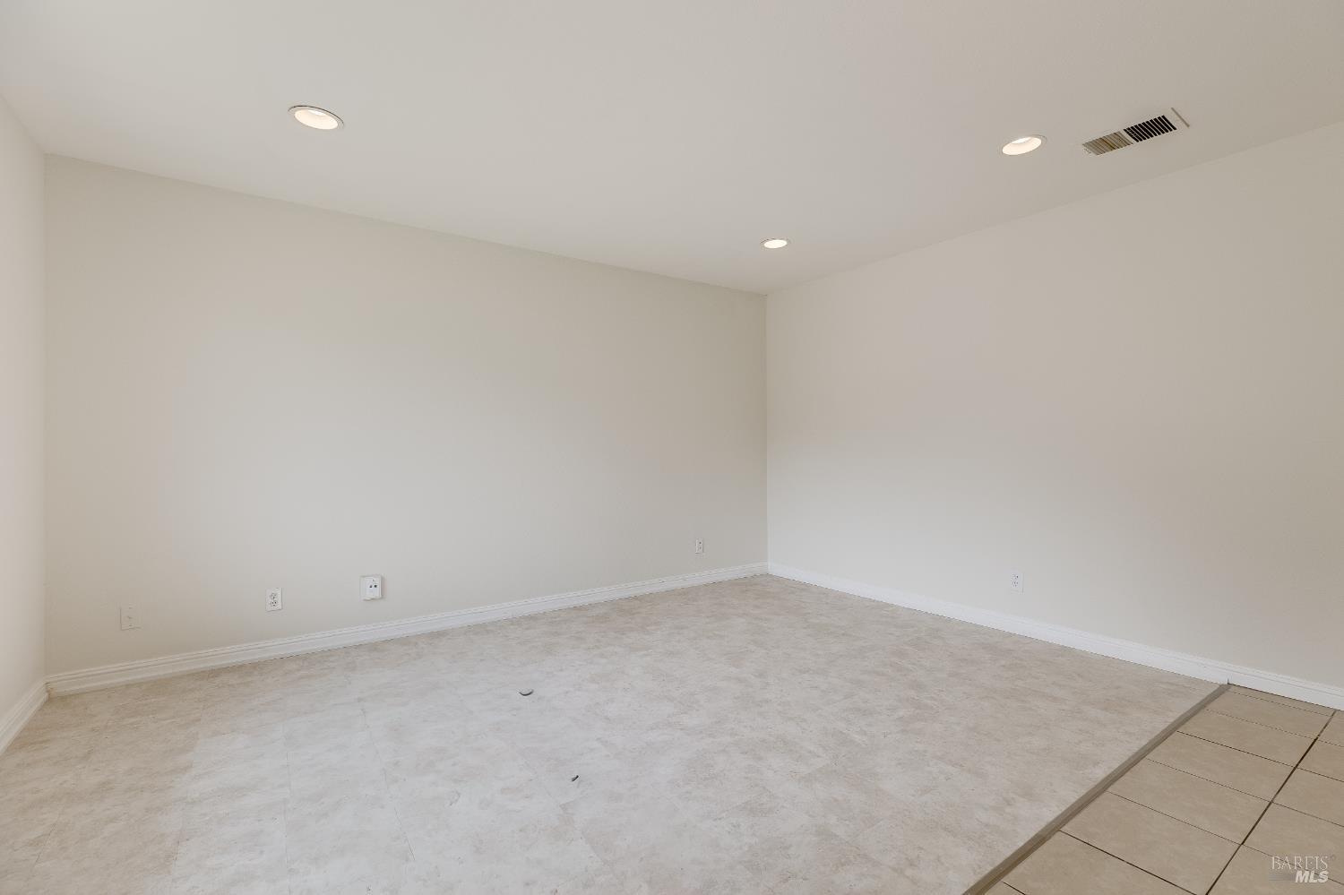 Detail Gallery Image 2 of 22 For 2404 Lemontree Ct #1,  Antioch,  CA 94509 - 2 Beds | 1 Baths