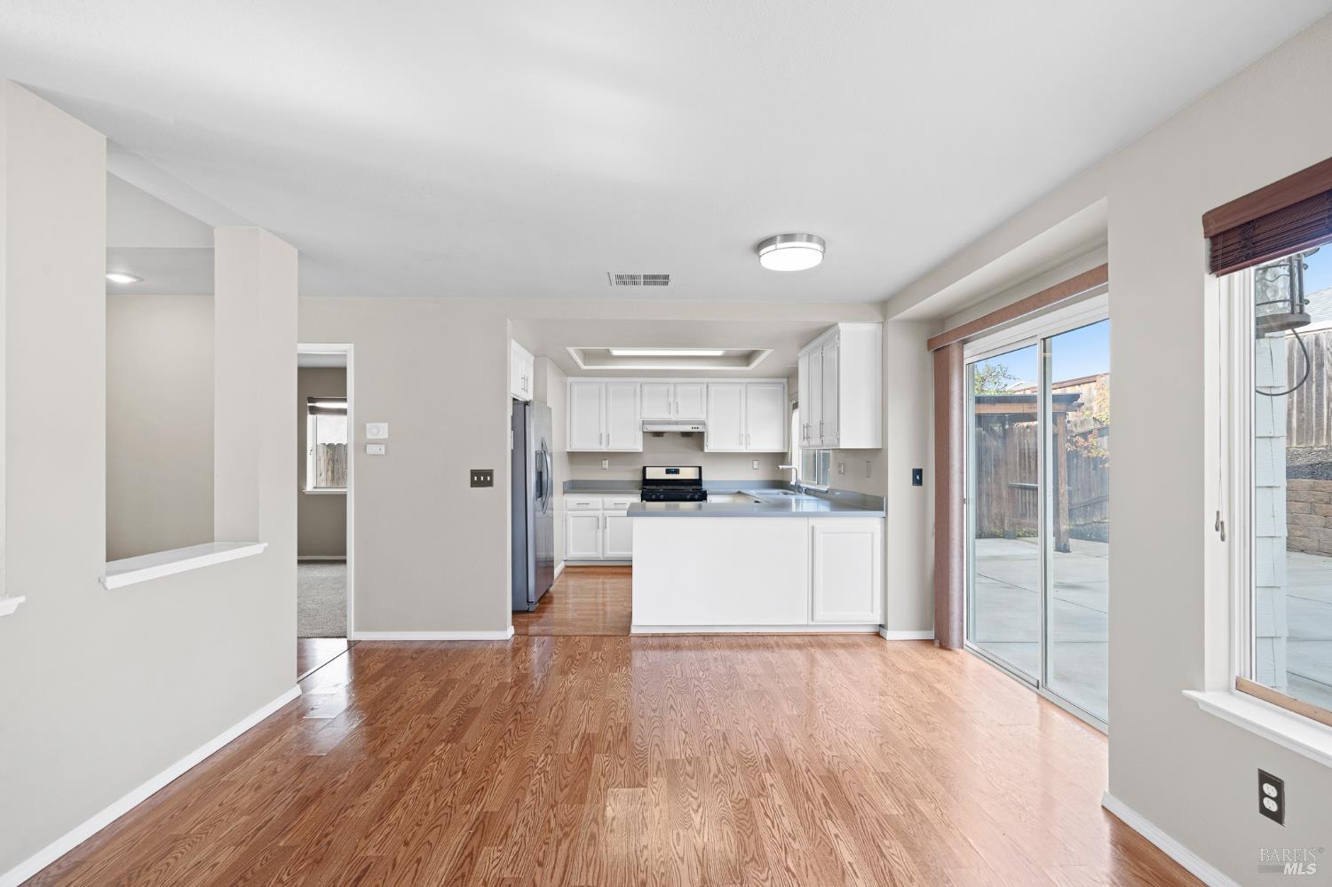 Detail Gallery Image 10 of 48 For 1740 Gateway Dr, Vallejo,  CA 94589 - 4 Beds | 3 Baths