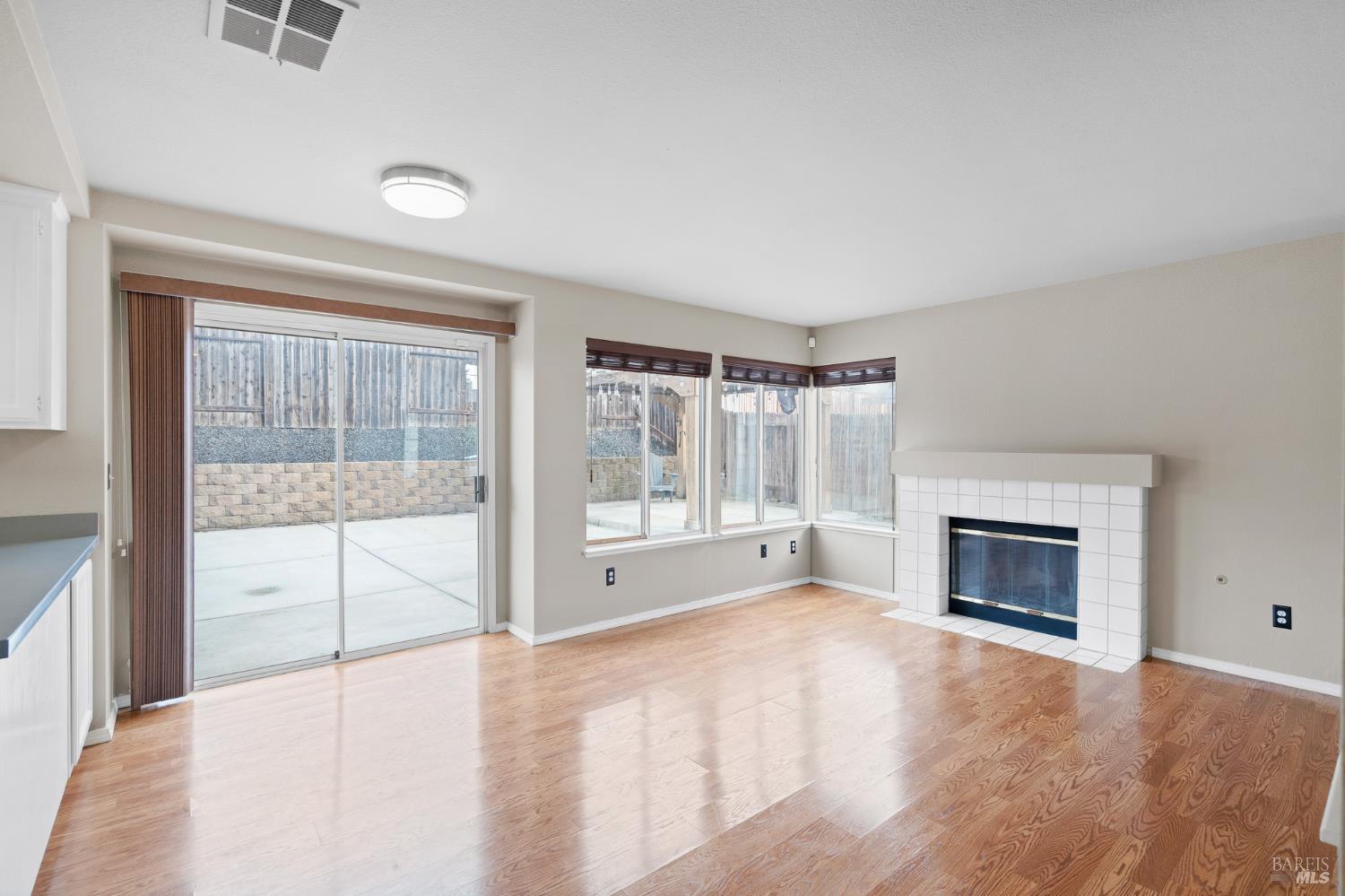 Detail Gallery Image 16 of 48 For 1740 Gateway Dr, Vallejo,  CA 94589 - 4 Beds | 3 Baths