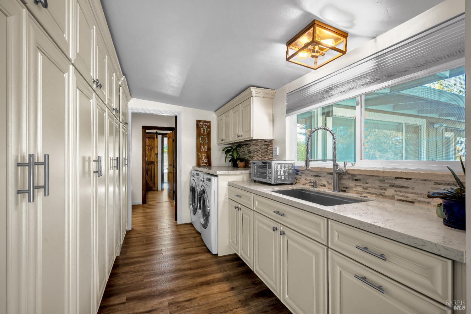 Detail Gallery Image 7 of 45 For 441 Vichy Hills Dr, Ukiah,  CA 95482 - 3 Beds | 3/1 Baths