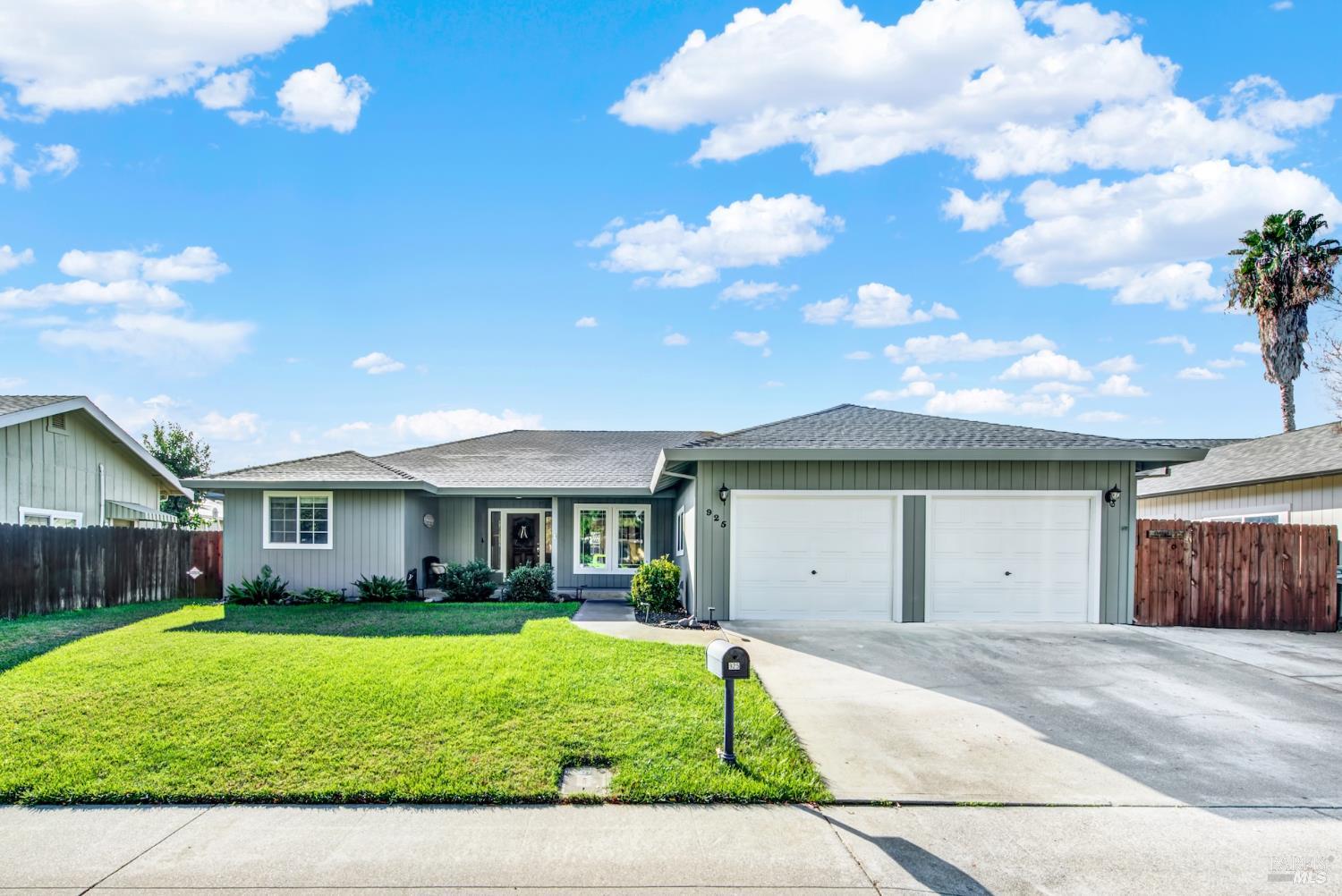 Detail Gallery Image 2 of 90 For 925 Charity Ln, Dixon,  CA 95620 - 3 Beds | 2 Baths