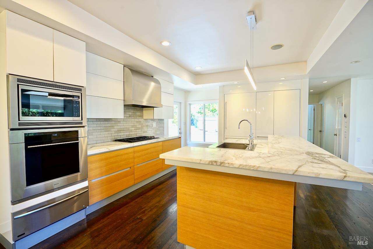 Detail Gallery Image 9 of 43 For 10 Idalia Ct, San Anselmo,  CA 94960 - 4 Beds | 3 Baths