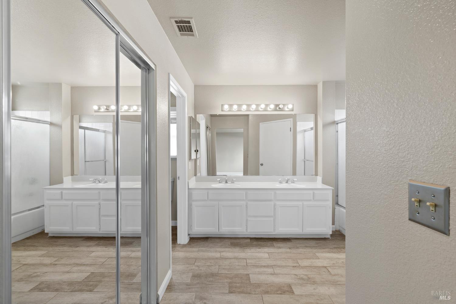 Detail Gallery Image 25 of 48 For 1740 Gateway Dr, Vallejo,  CA 94589 - 4 Beds | 3 Baths