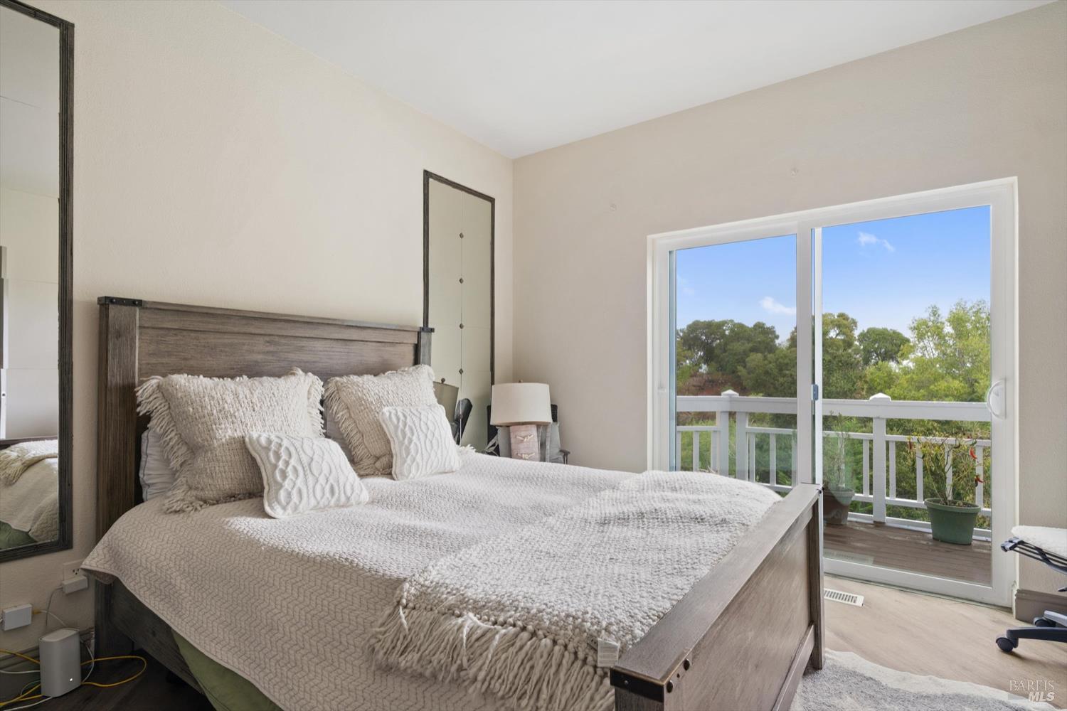 Detail Gallery Image 10 of 14 For 46 Laurel Glen Ter, San Rafael,  CA 94903 - 4 Beds | 2/1 Baths