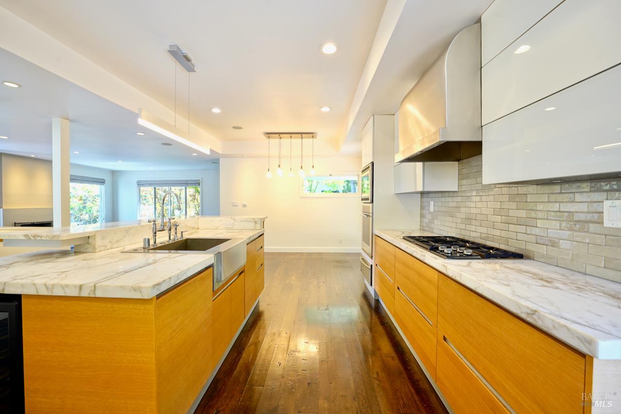 Detail Gallery Image 12 of 43 For 10 Idalia Ct, San Anselmo,  CA 94960 - 4 Beds | 3 Baths