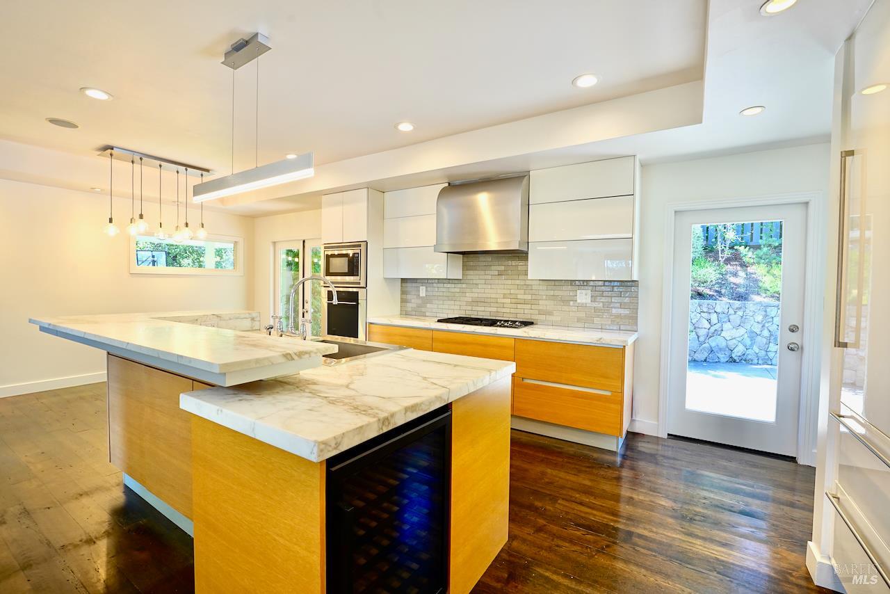 Detail Gallery Image 10 of 43 For 10 Idalia Ct, San Anselmo,  CA 94960 - 4 Beds | 3 Baths