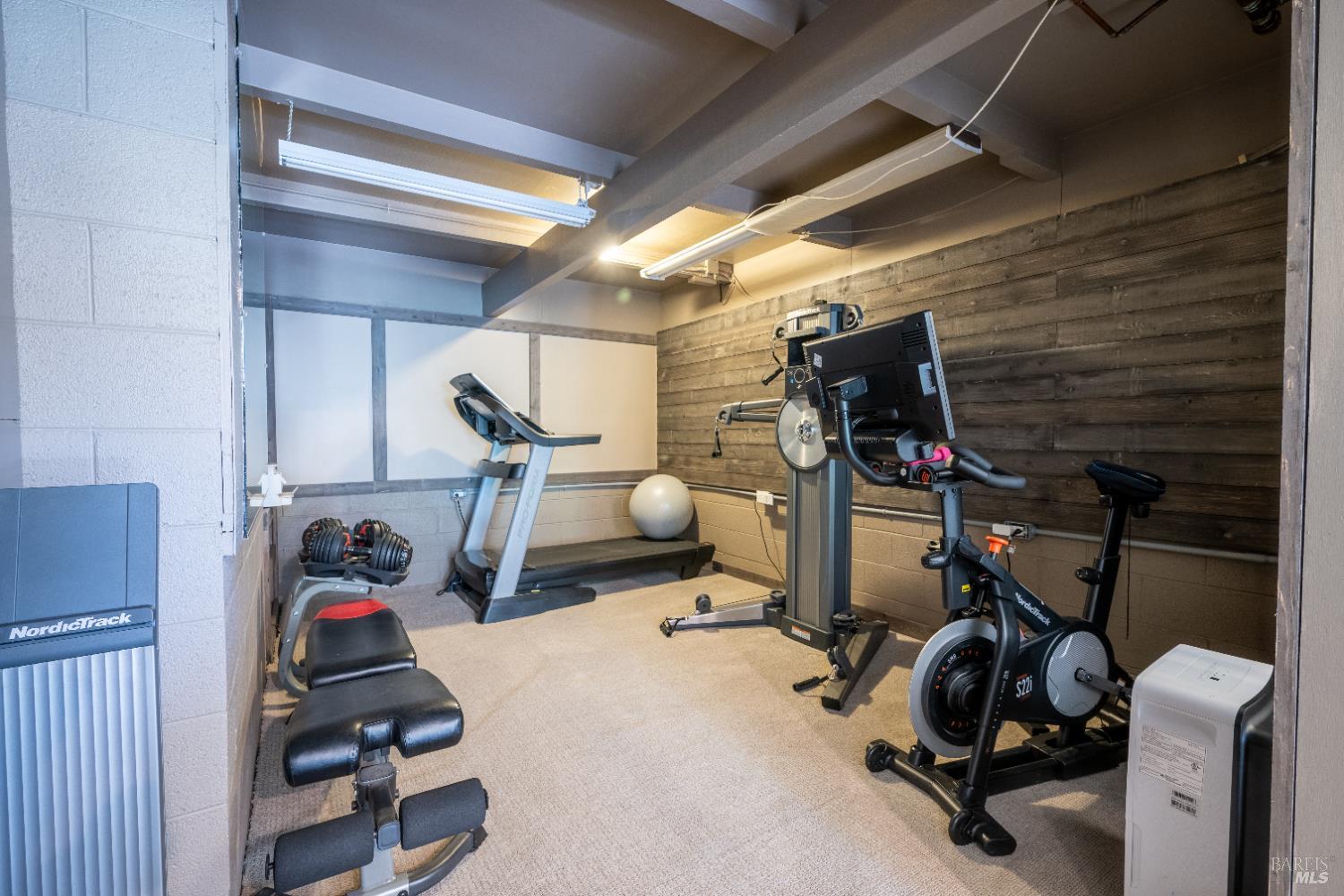 Detail Gallery Image 34 of 45 For 441 Vichy Hills Dr, Ukiah,  CA 95482 - 3 Beds | 3/1 Baths