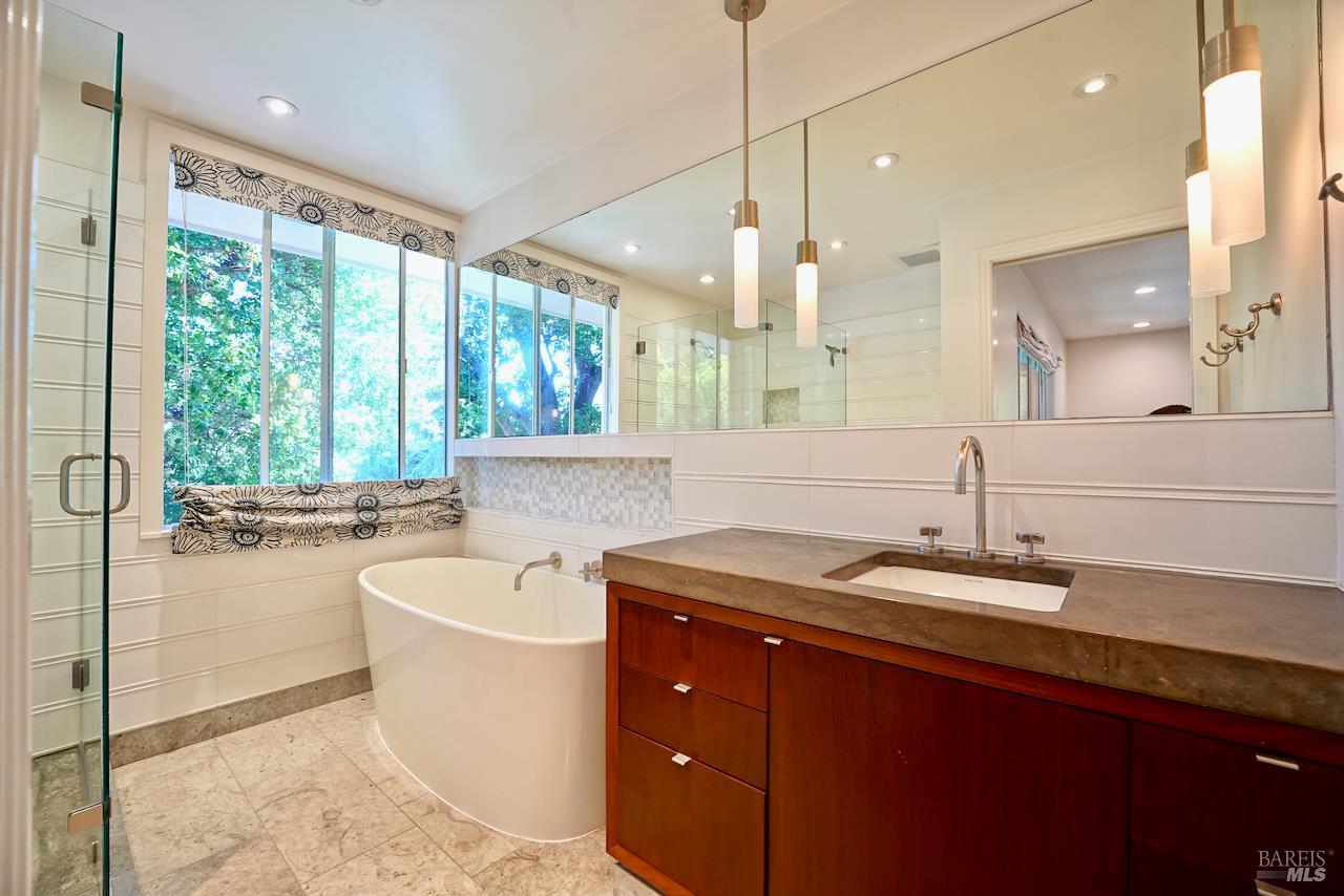 Detail Gallery Image 20 of 43 For 10 Idalia Ct, San Anselmo,  CA 94960 - 4 Beds | 3 Baths