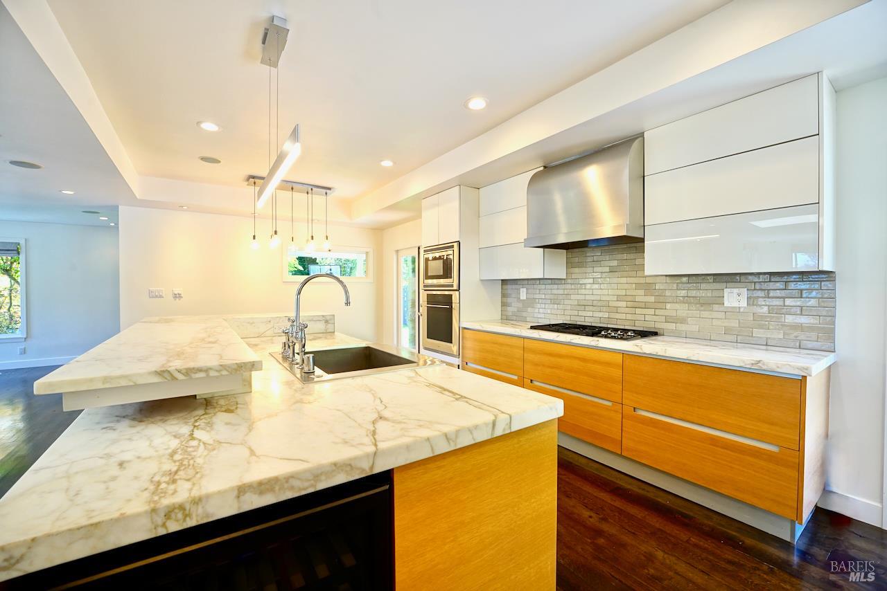 Detail Gallery Image 13 of 43 For 10 Idalia Ct, San Anselmo,  CA 94960 - 4 Beds | 3 Baths