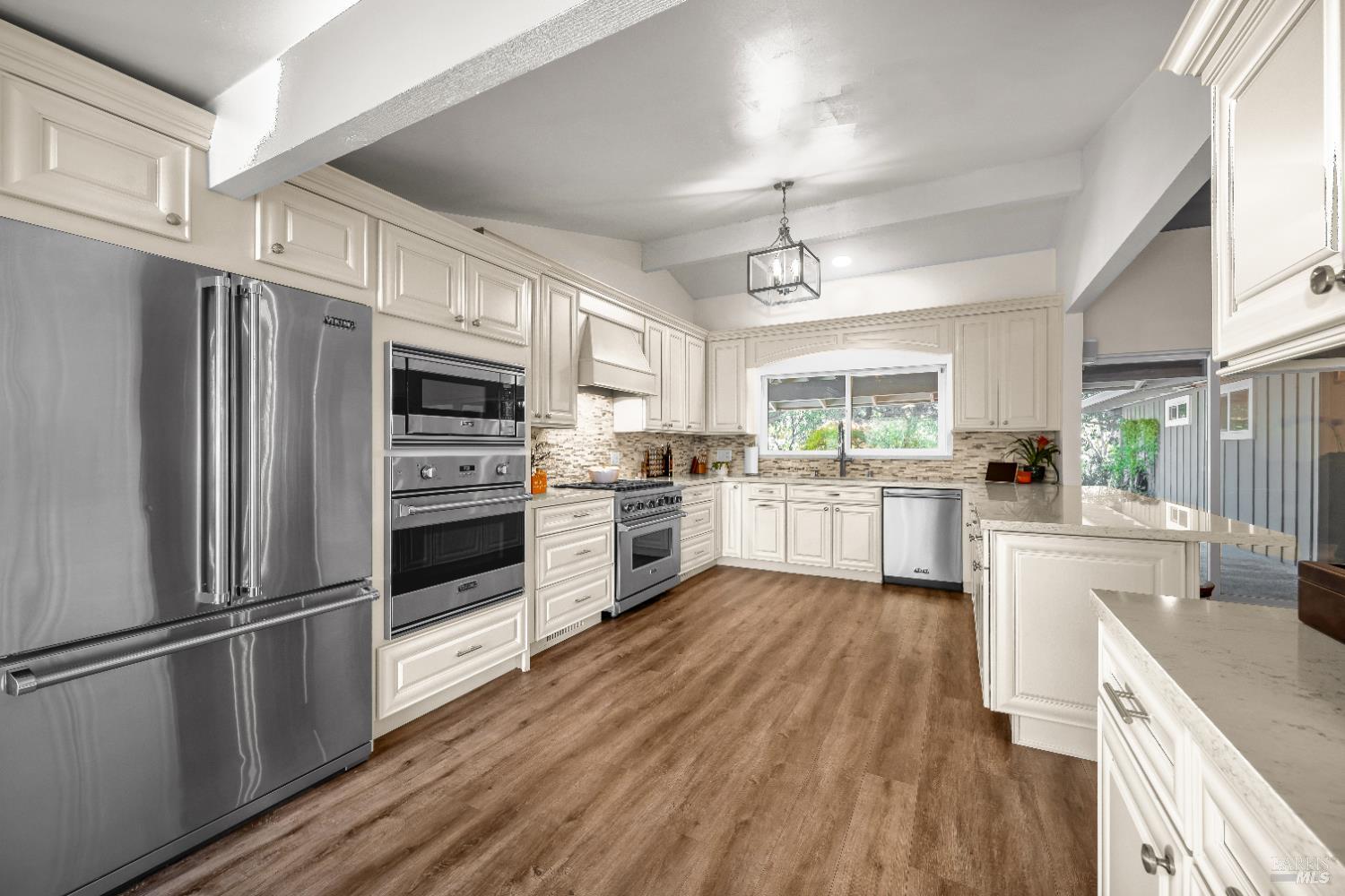 Detail Gallery Image 5 of 45 For 441 Vichy Hills Dr, Ukiah,  CA 95482 - 3 Beds | 3/1 Baths