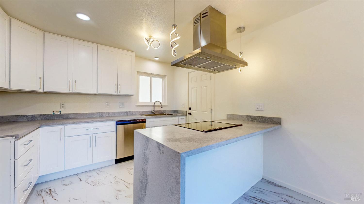 Detail Gallery Image 2 of 49 For 2257 Yucca St, Santa Rosa,  CA 95405 - 3 Beds | 2 Baths