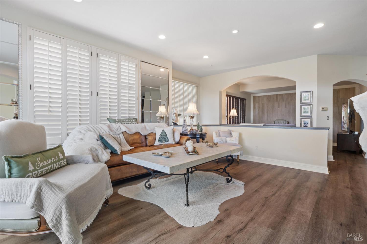 Detail Gallery Image 7 of 14 For 46 Laurel Glen Ter, San Rafael,  CA 94903 - 4 Beds | 2/1 Baths