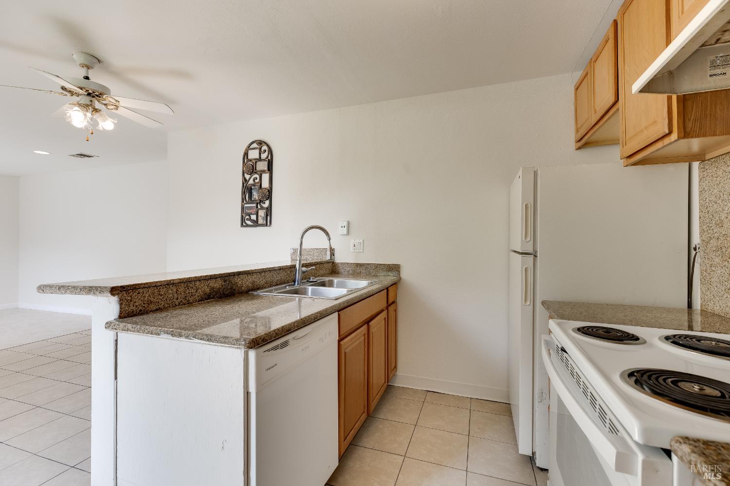 Detail Gallery Image 10 of 22 For 2404 Lemontree Ct #1,  Antioch,  CA 94509 - 2 Beds | 1 Baths