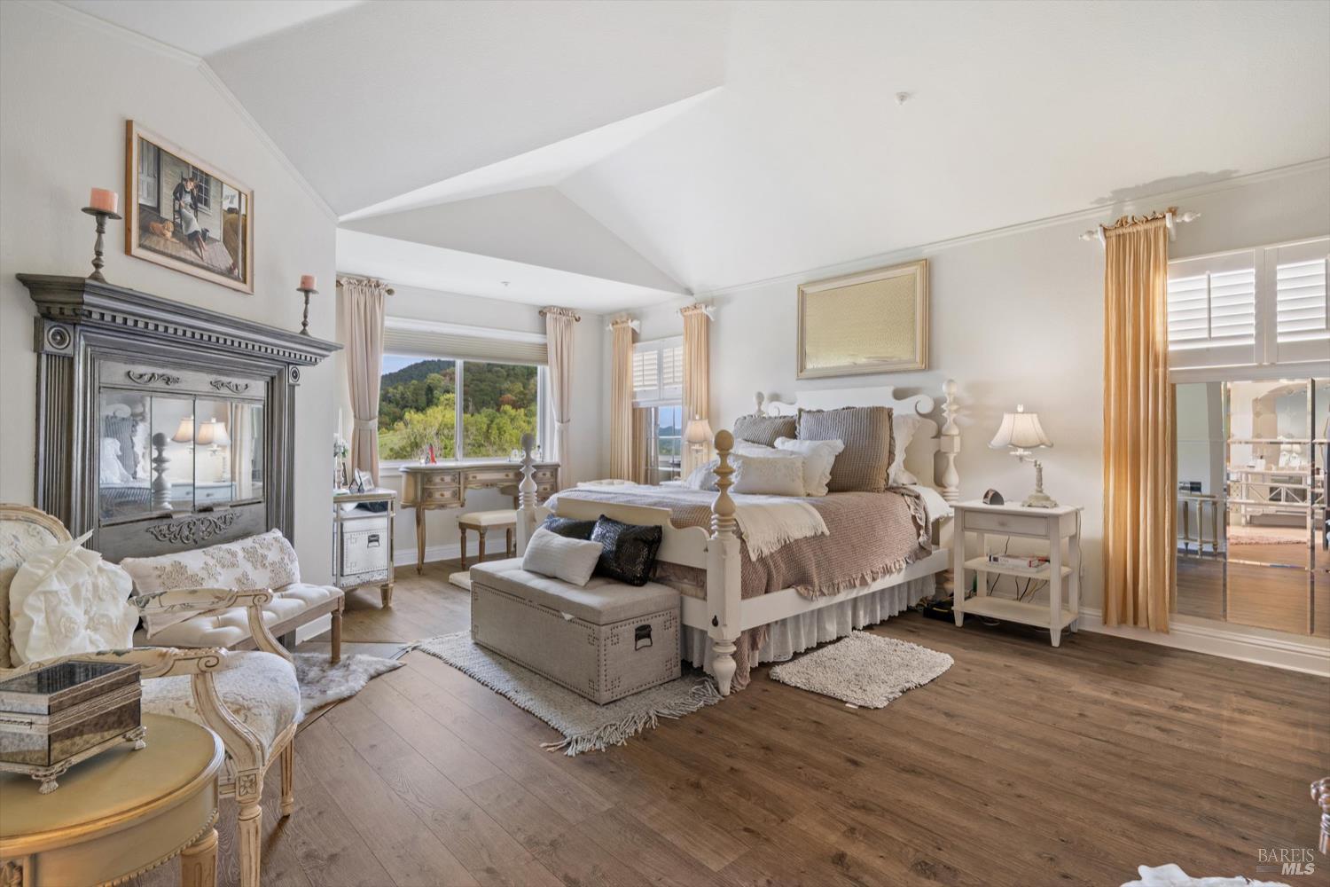 Detail Gallery Image 8 of 14 For 46 Laurel Glen Ter, San Rafael,  CA 94903 - 4 Beds | 2/1 Baths