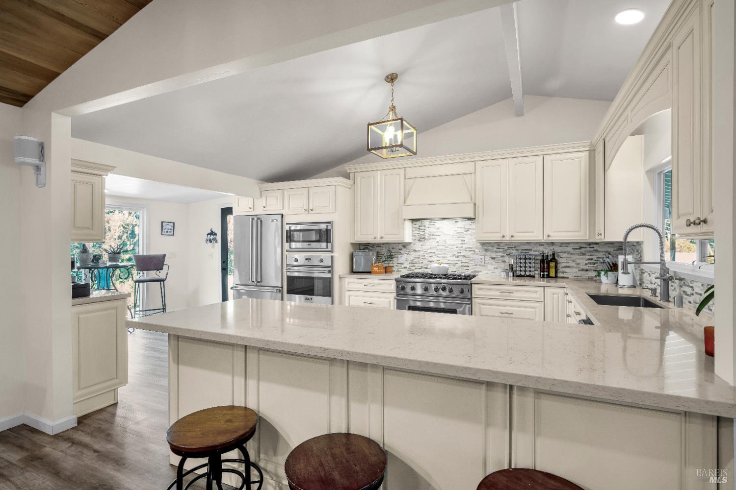 Detail Gallery Image 4 of 45 For 441 Vichy Hills Dr, Ukiah,  CA 95482 - 3 Beds | 3/1 Baths