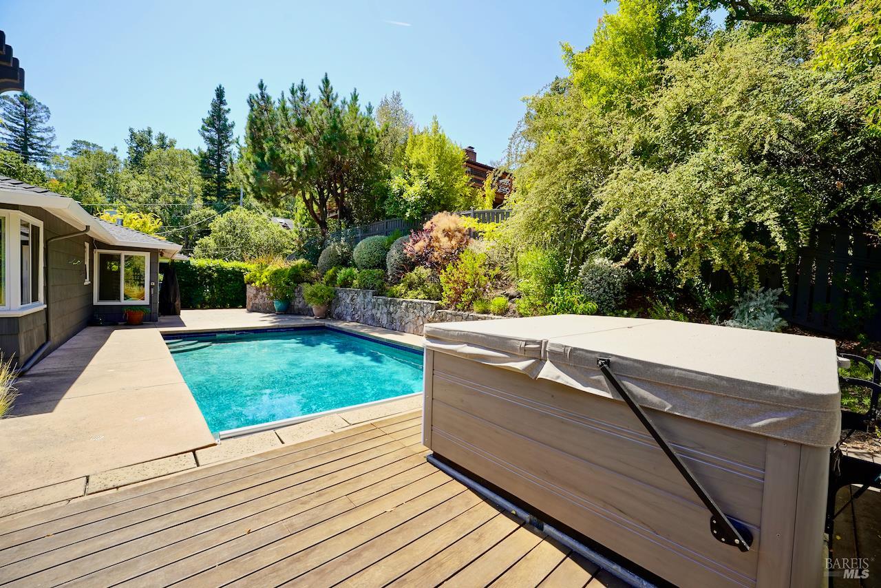 Detail Gallery Image 35 of 43 For 10 Idalia Ct, San Anselmo,  CA 94960 - 4 Beds | 3 Baths