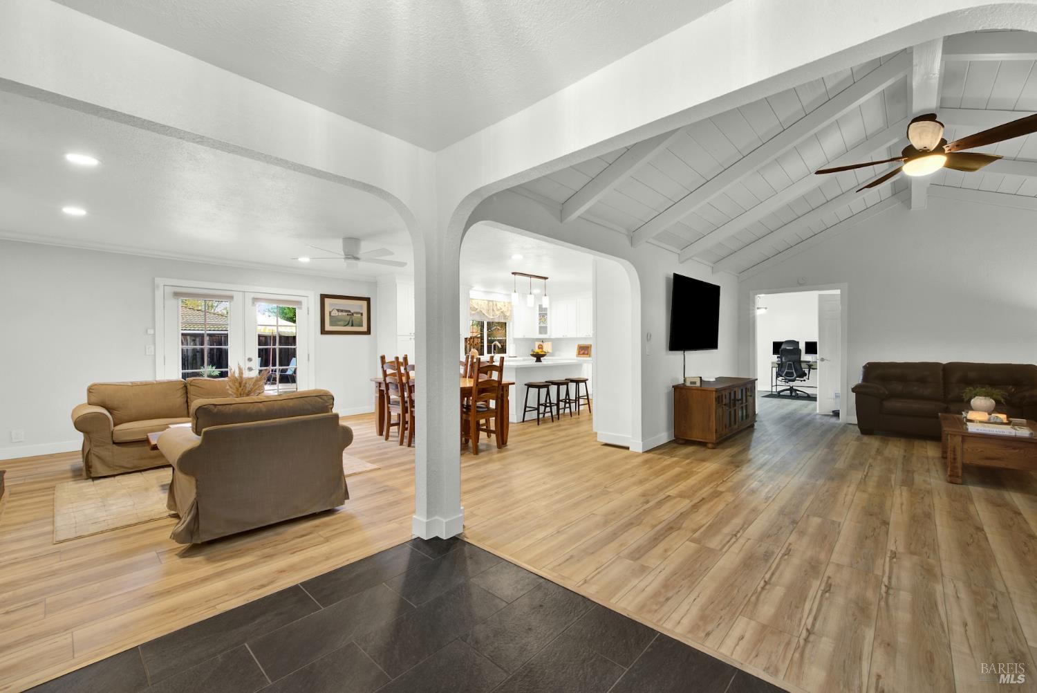 Detail Gallery Image 8 of 90 For 925 Charity Ln, Dixon,  CA 95620 - 3 Beds | 2 Baths