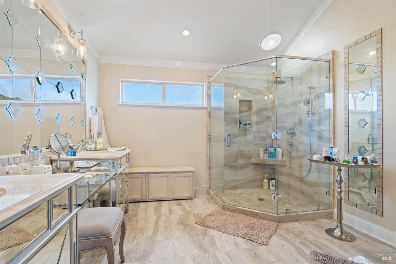 Detail Gallery Image 13 of 14 For 46 Laurel Glen Ter, San Rafael,  CA 94903 - 4 Beds | 2/1 Baths