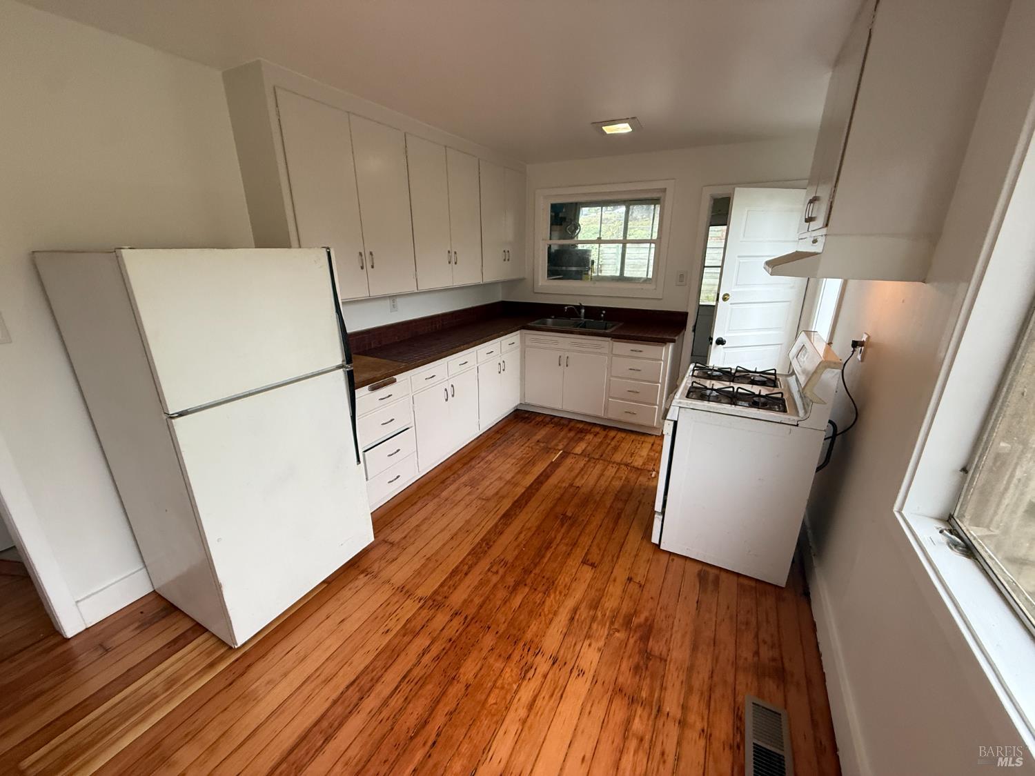 Detail Gallery Image 11 of 26 For 32 Humboldt Ave, San Anselmo,  CA 94960 - – Beds | – Baths