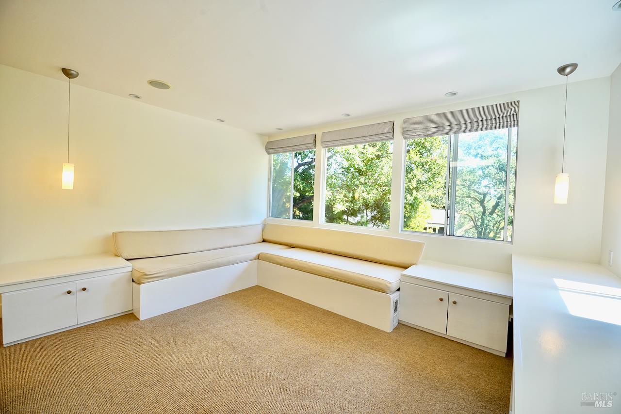 Detail Gallery Image 15 of 43 For 10 Idalia Ct, San Anselmo,  CA 94960 - 4 Beds | 3 Baths