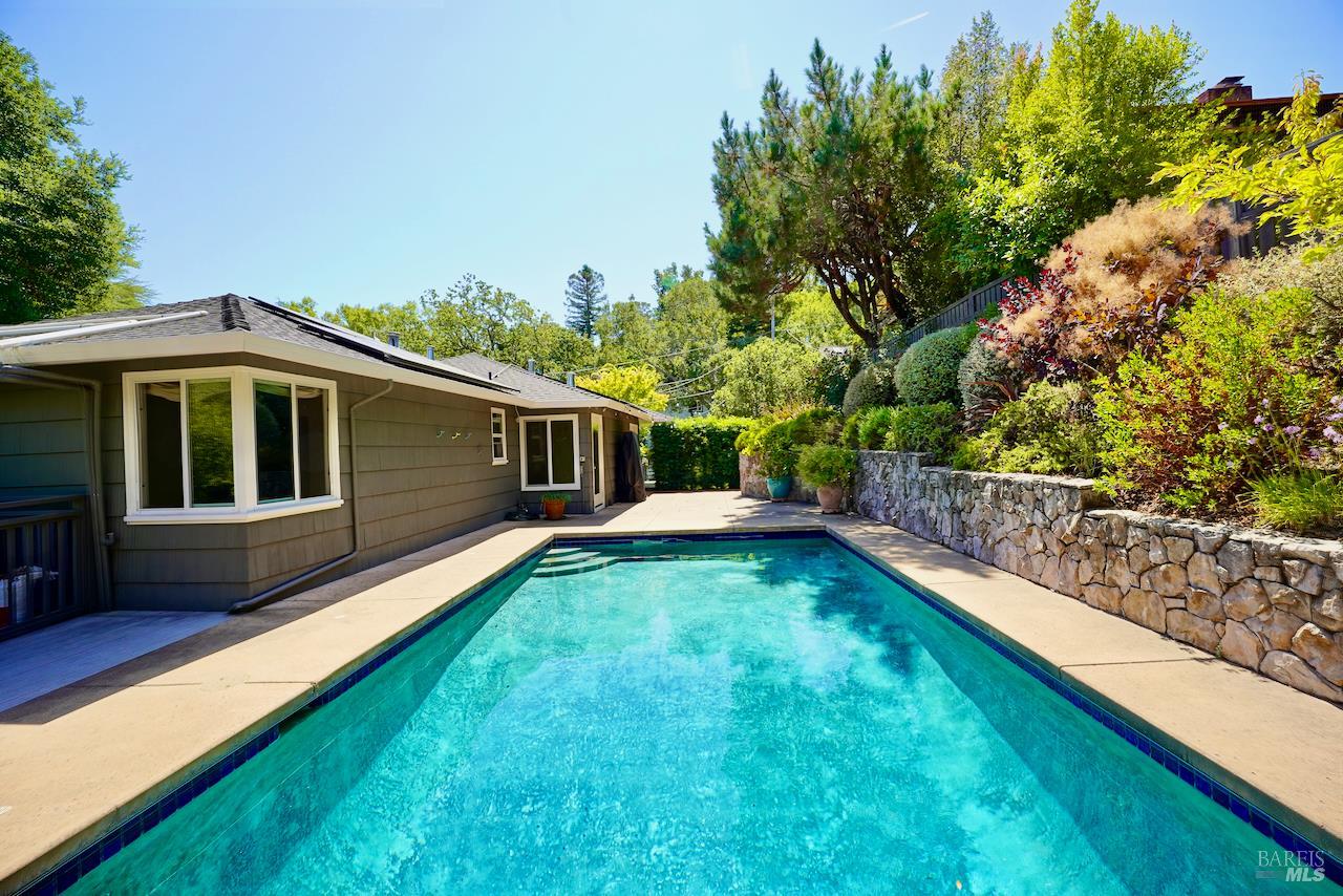 Detail Gallery Image 34 of 43 For 10 Idalia Ct, San Anselmo,  CA 94960 - 4 Beds | 3 Baths