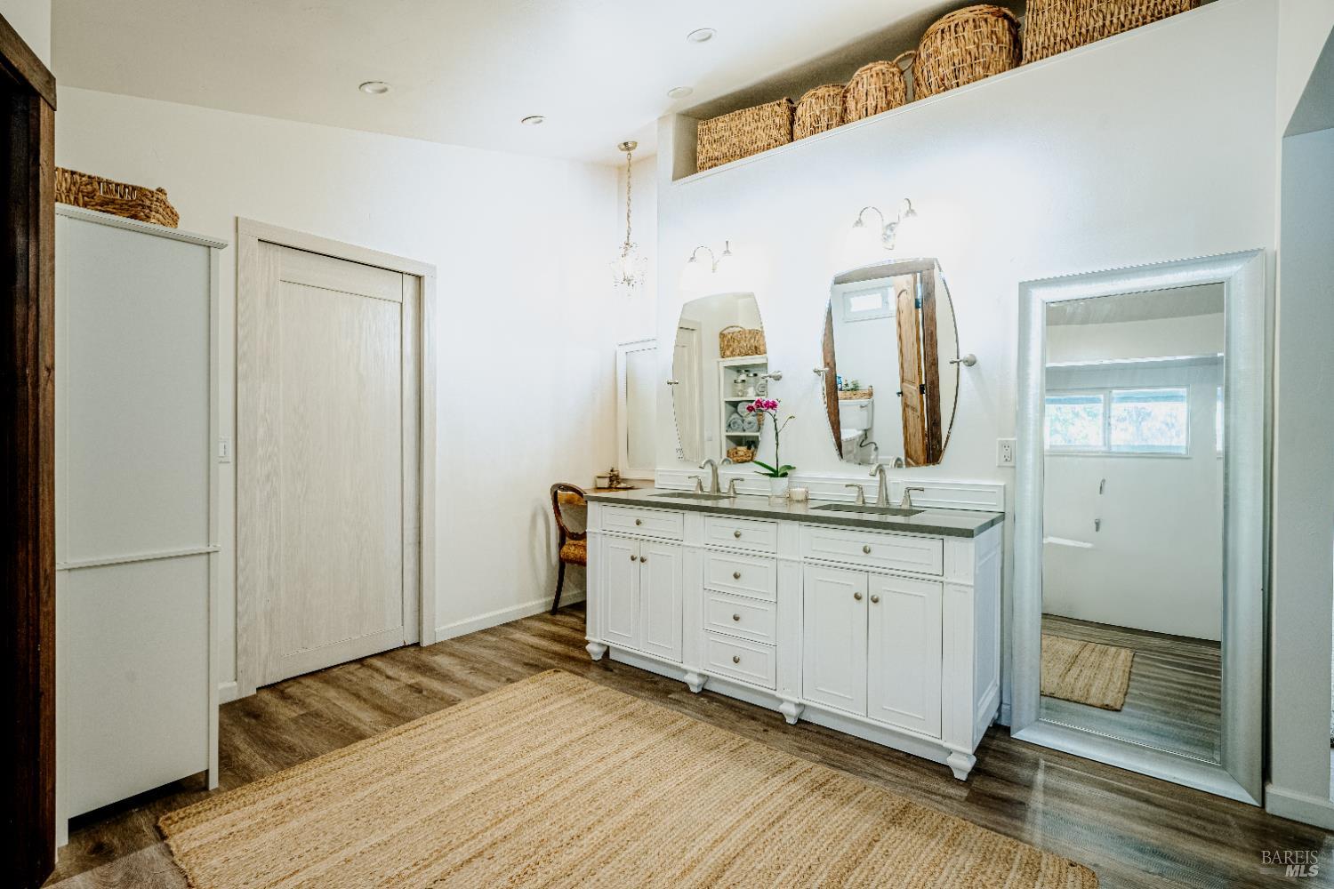 Detail Gallery Image 12 of 45 For 441 Vichy Hills Dr, Ukiah,  CA 95482 - 3 Beds | 3/1 Baths