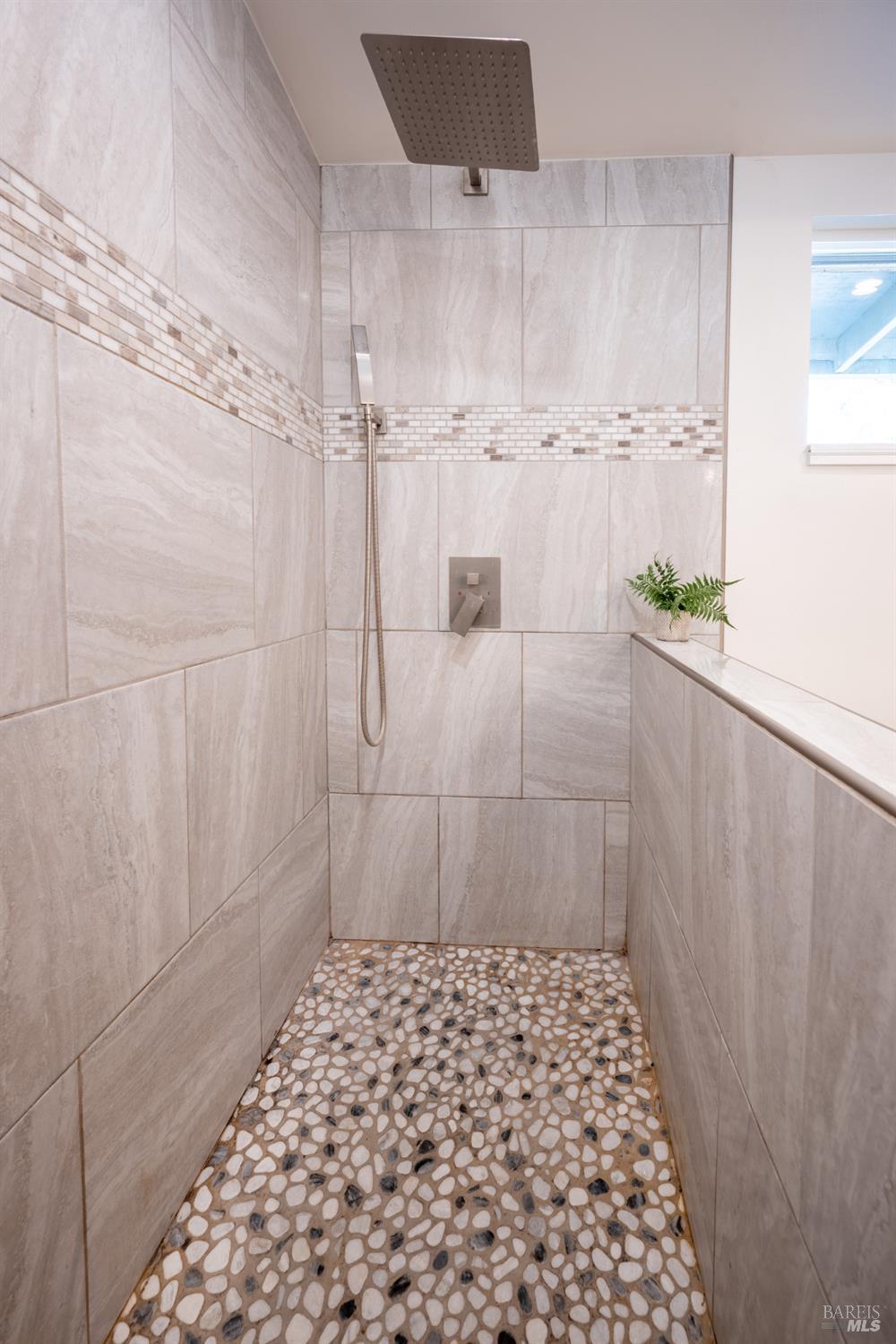 Detail Gallery Image 16 of 45 For 441 Vichy Hills Dr, Ukiah,  CA 95482 - 3 Beds | 3/1 Baths