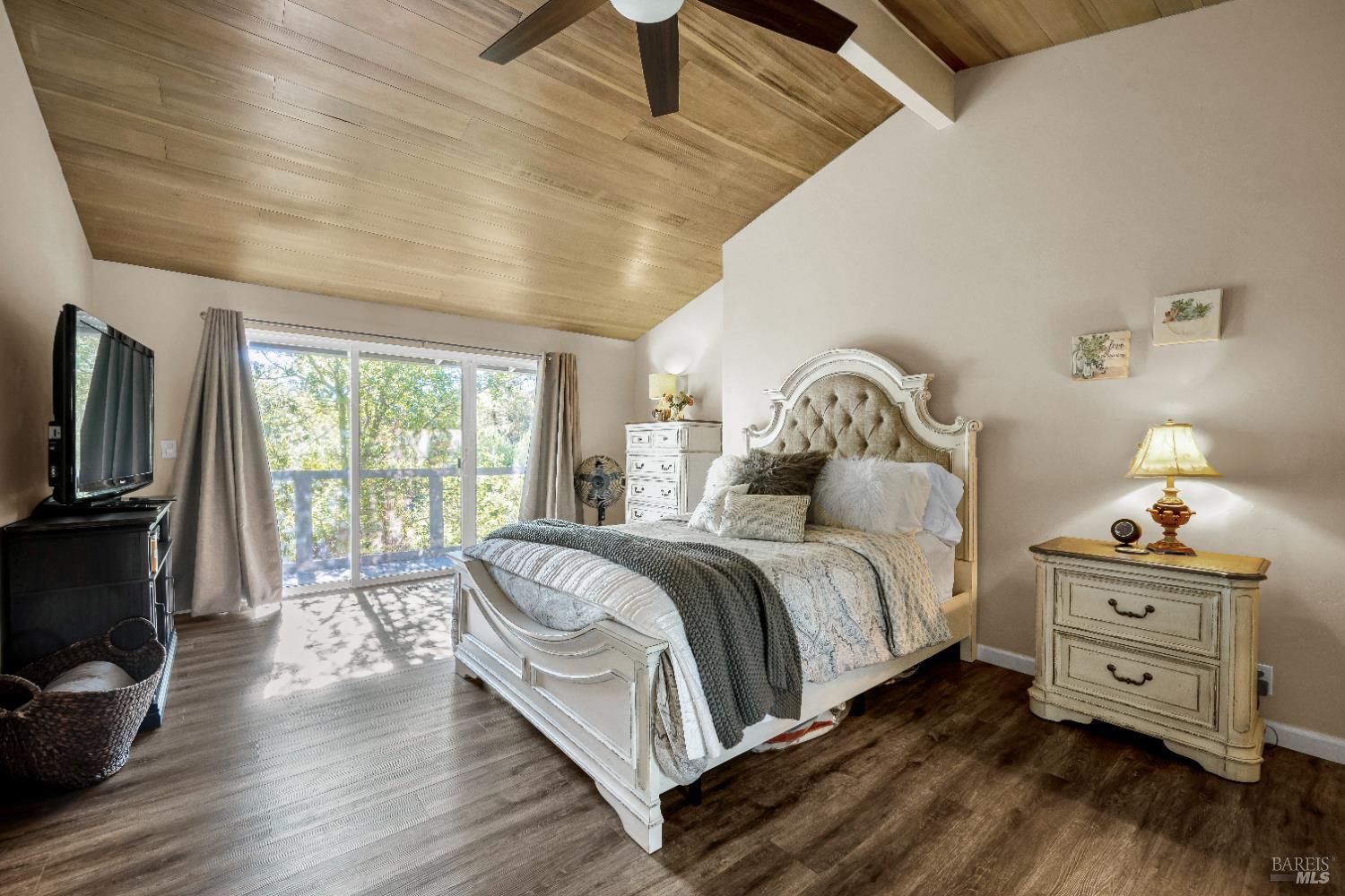 Detail Gallery Image 24 of 45 For 441 Vichy Hills Dr, Ukiah,  CA 95482 - 3 Beds | 3/1 Baths