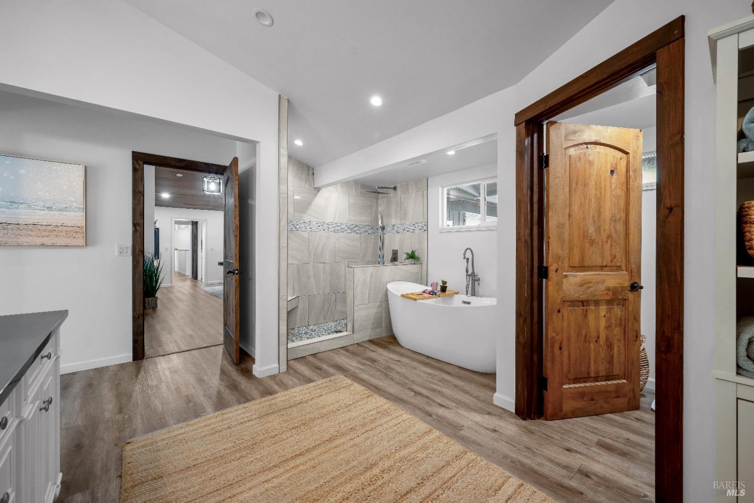 Detail Gallery Image 13 of 45 For 441 Vichy Hills Dr, Ukiah,  CA 95482 - 3 Beds | 3/1 Baths