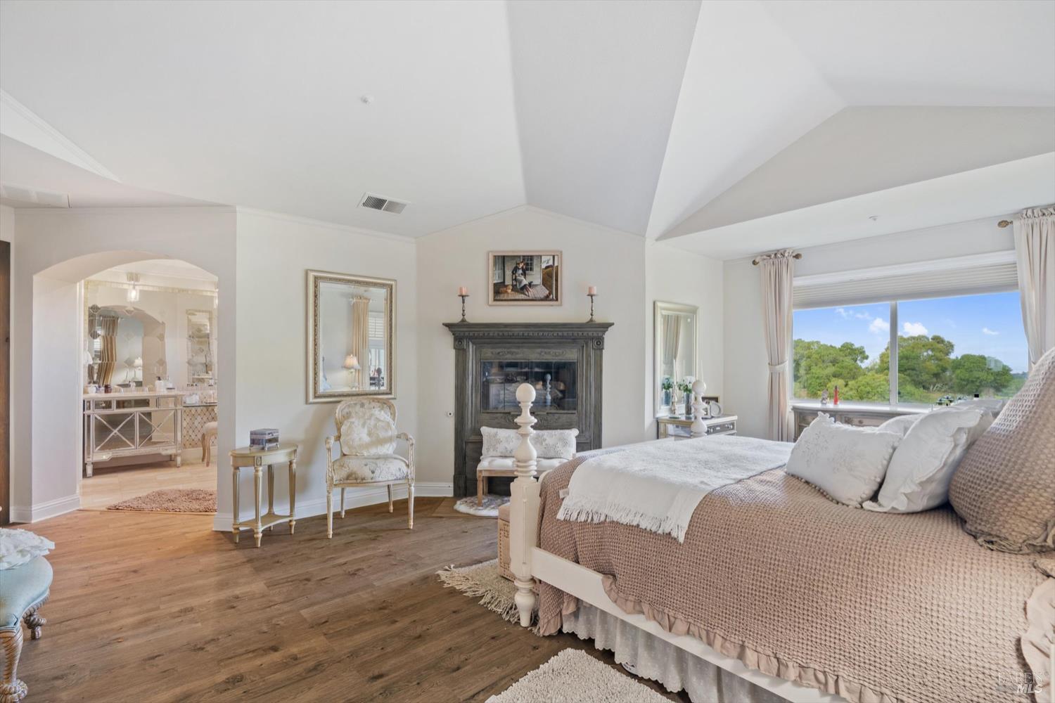 Detail Gallery Image 11 of 14 For 46 Laurel Glen Ter, San Rafael,  CA 94903 - 4 Beds | 2/1 Baths