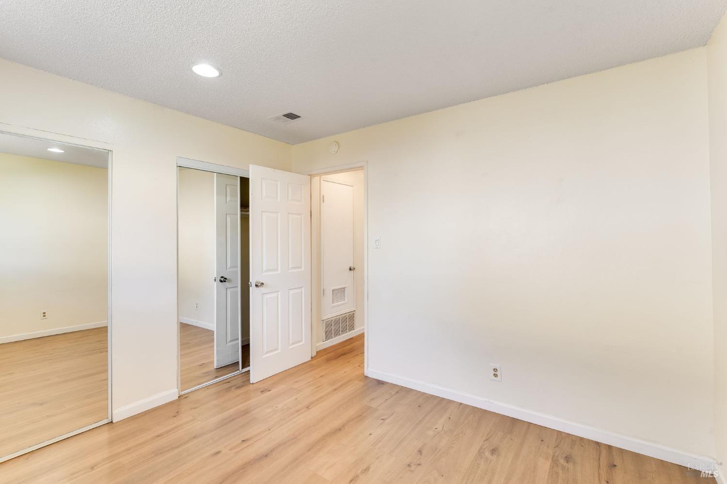 Detail Gallery Image 15 of 29 For 2404 Peppertree Ct #1,  Antioch,  CA 94509 - 2 Beds | 1 Baths