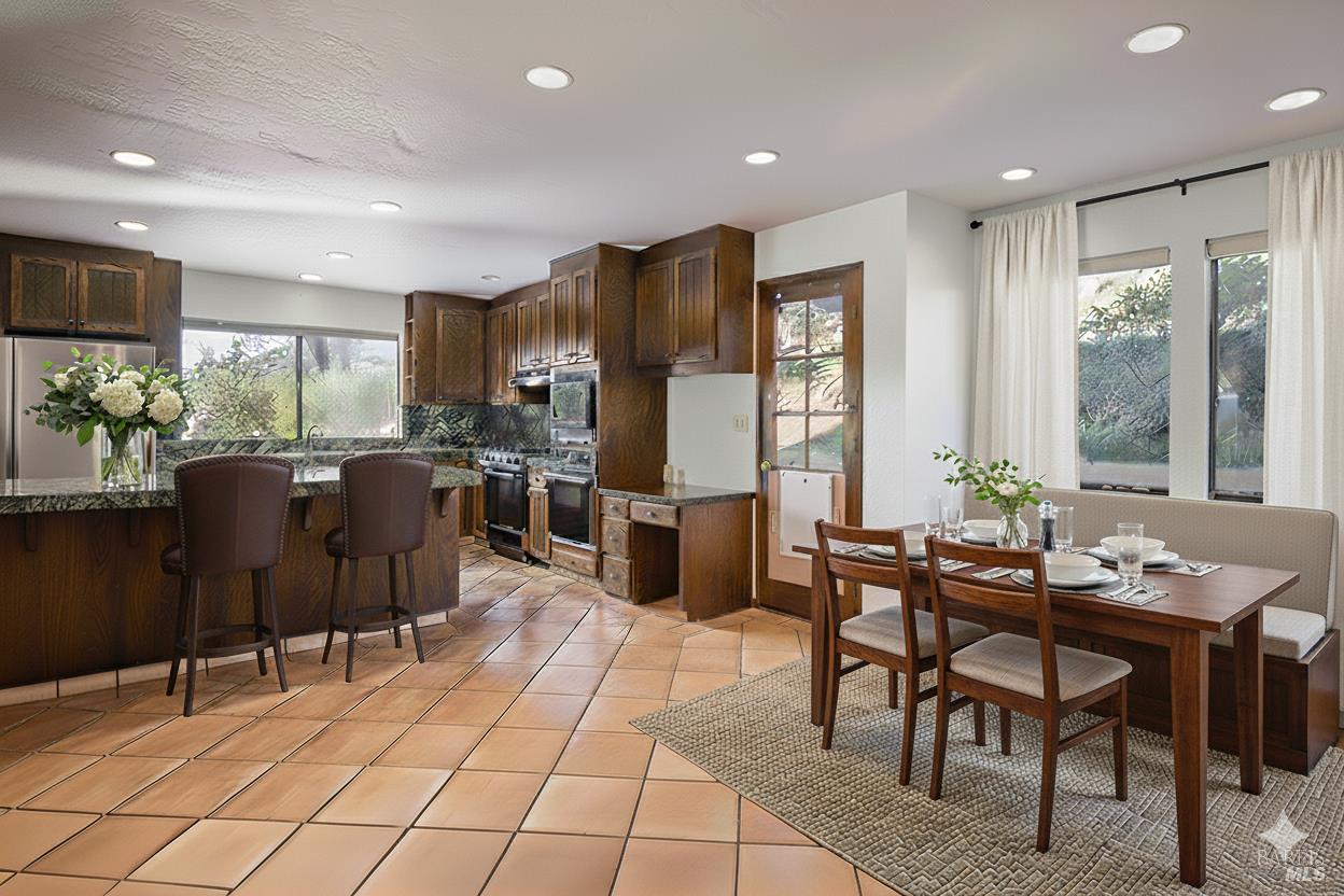 Detail Gallery Image 13 of 38 For 66 Martinez Ct, Novato,  CA 94945 - 4 Beds | 3/1 Baths