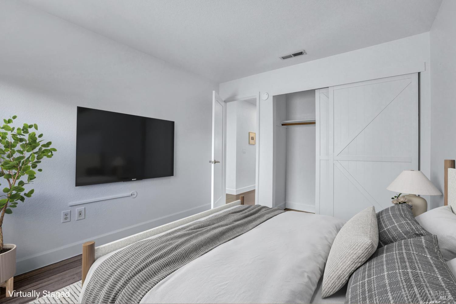 Detail Gallery Image 14 of 31 For 104 Banff Way, Petaluma,  CA 94954 - 4 Beds | 2/1 Baths