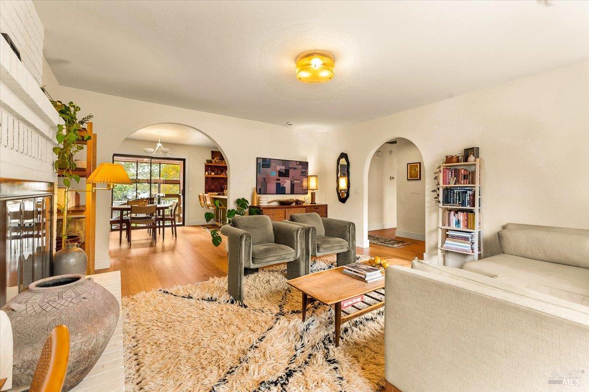 Detail Gallery Image 5 of 43 For 805 Montrose Ct, Santa Rosa,  CA 95409 - 3 Beds | 2 Baths