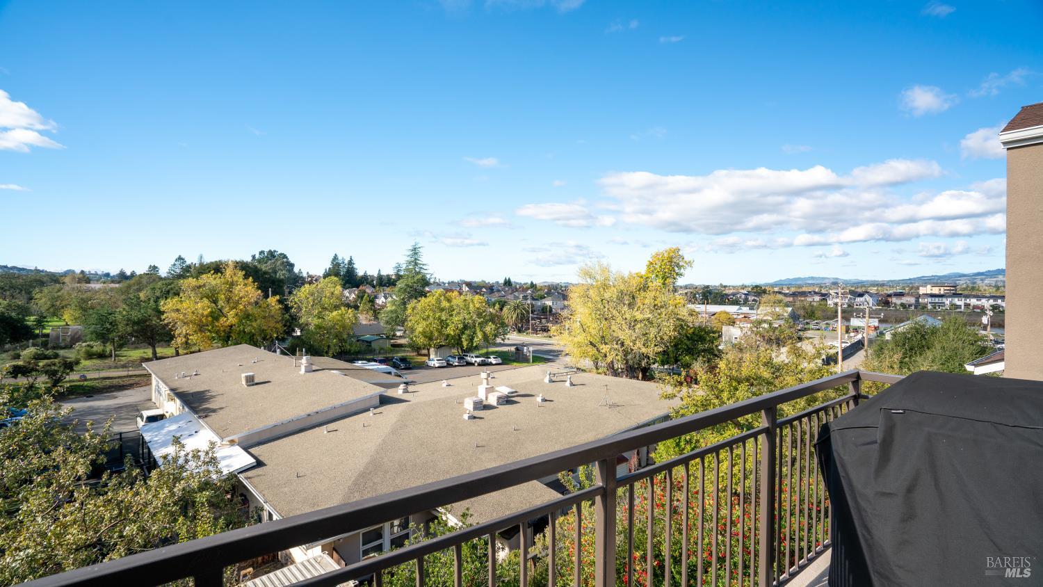 Detail Gallery Image 16 of 64 For 530 Jade St, Petaluma,  CA 94952 - 2 Beds | 2/1 Baths