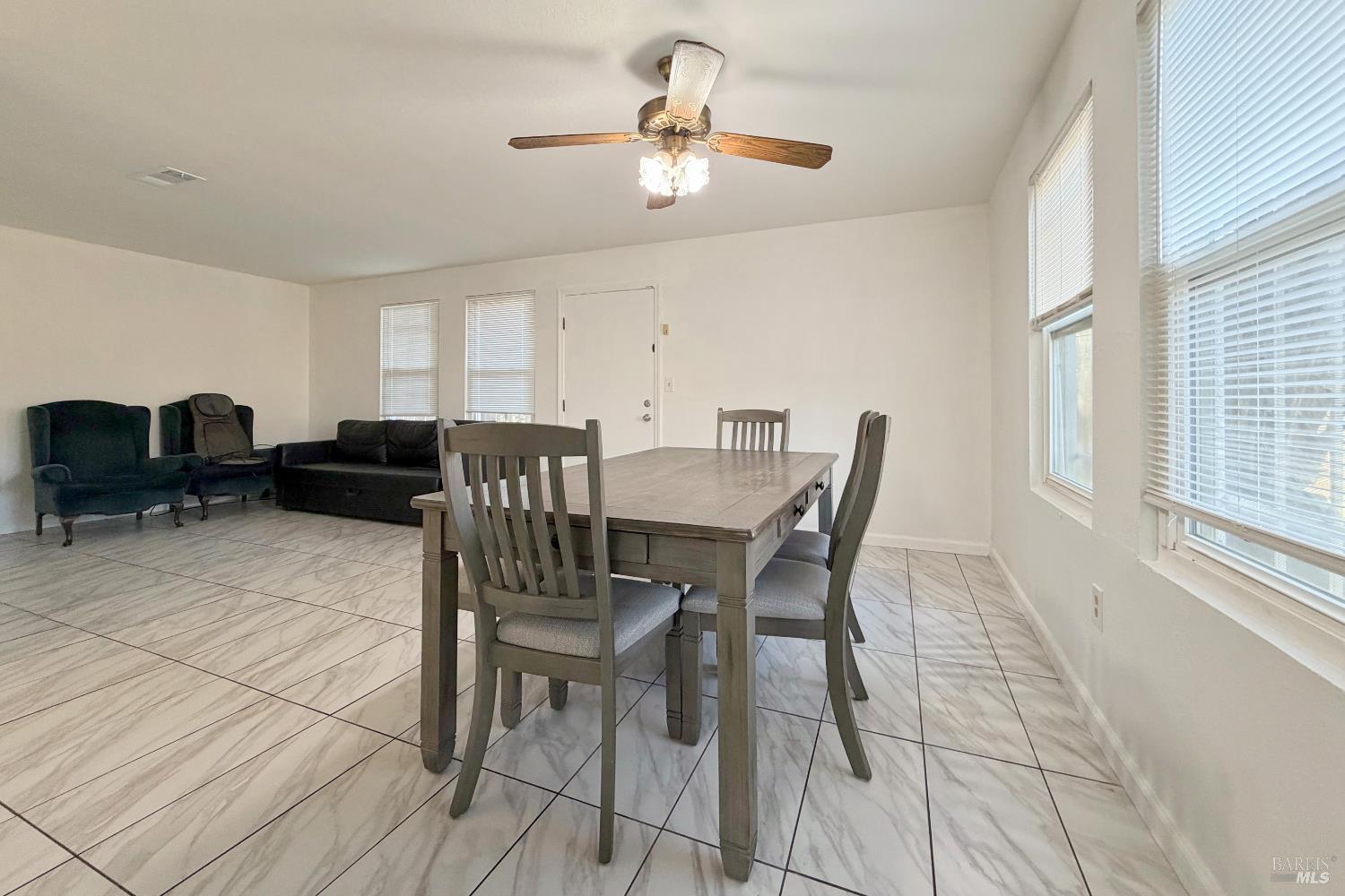 Detail Gallery Image 8 of 31 For 2725 Teton Ln, Fairfield,  CA 94533 - 2 Beds | 2/1 Baths