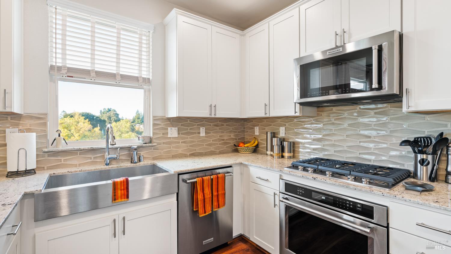 Detail Gallery Image 12 of 64 For 530 Jade St, Petaluma,  CA 94952 - 2 Beds | 2/1 Baths