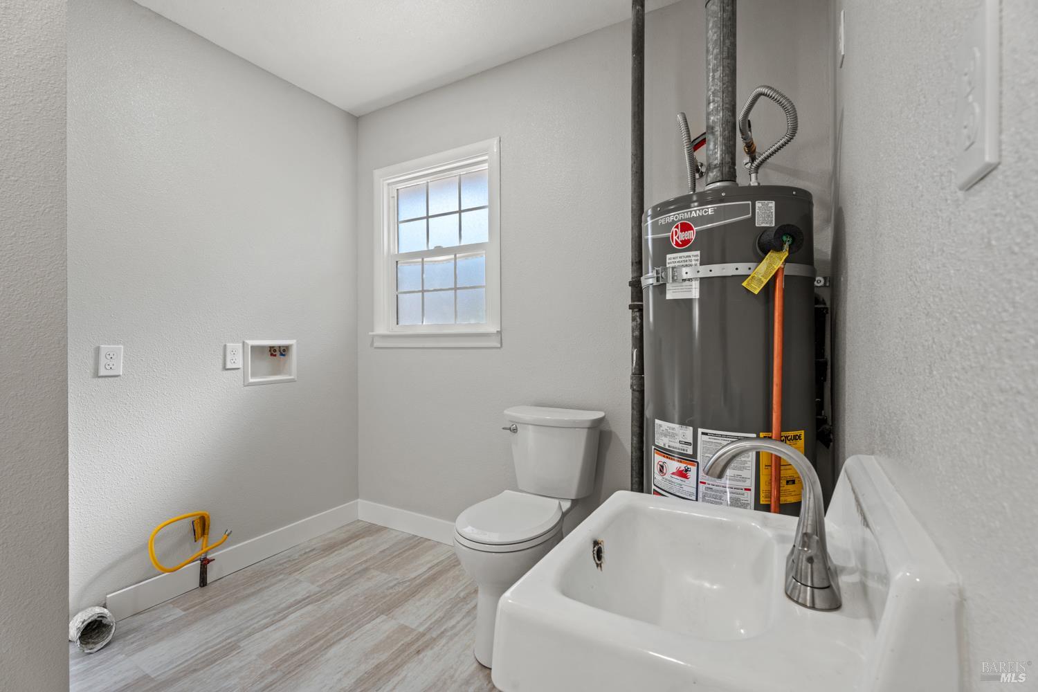 Detail Gallery Image 13 of 31 For 409 Luce Ave, Ukiah,  CA 95482 - 4 Beds | 3/1 Baths