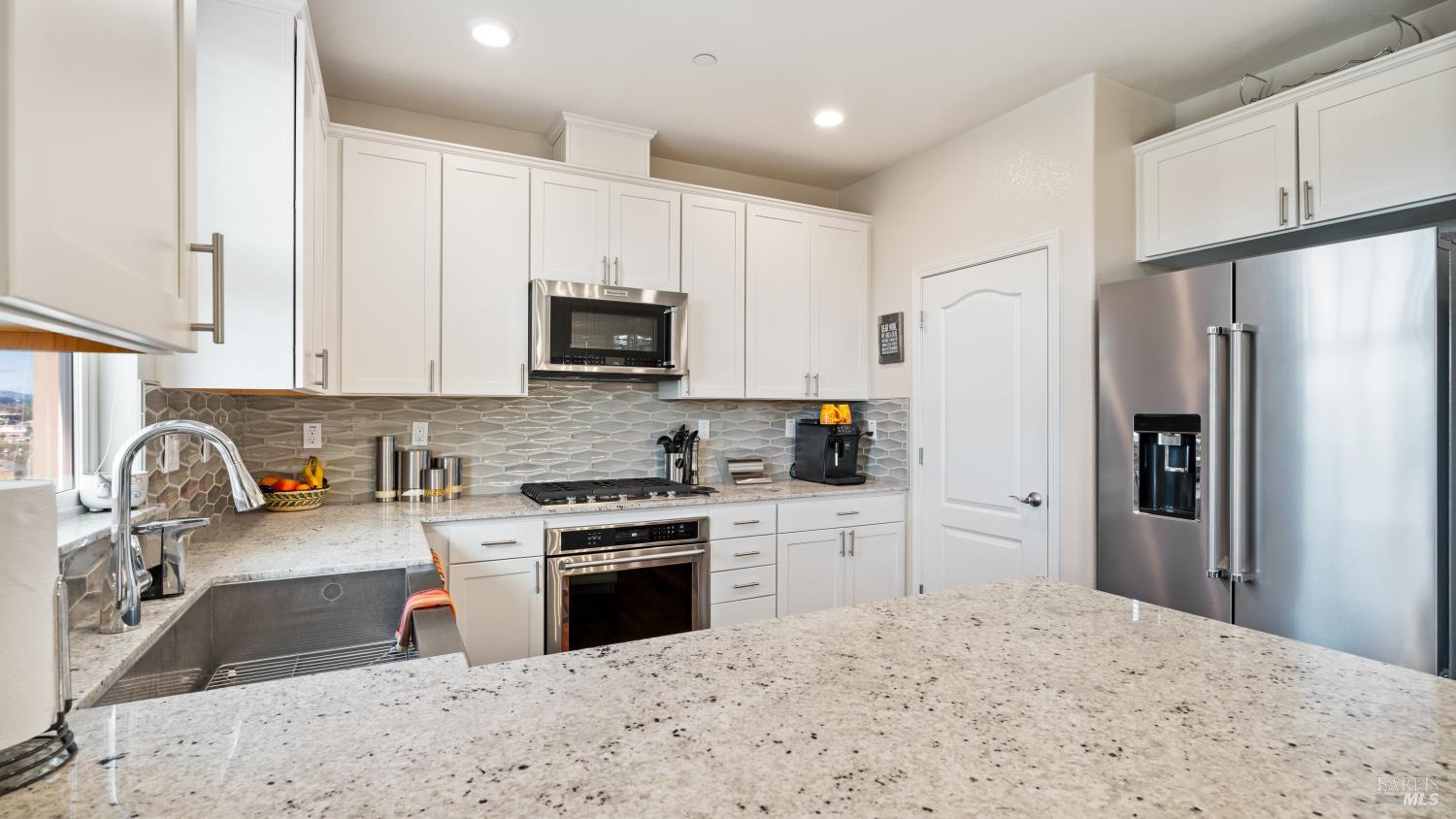 Detail Gallery Image 11 of 64 For 530 Jade St, Petaluma,  CA 94952 - 2 Beds | 2/1 Baths
