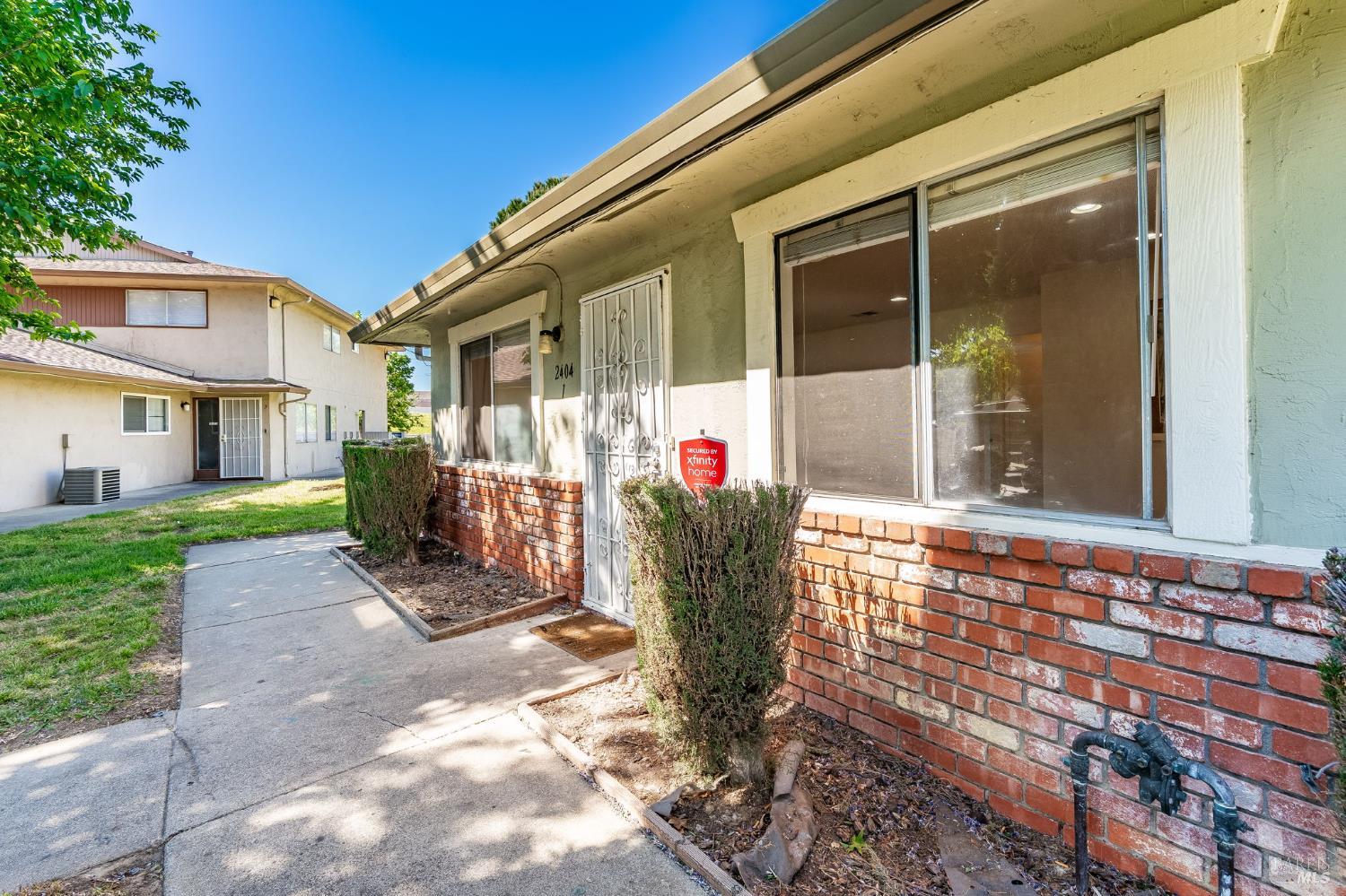 Detail Gallery Image 2 of 29 For 2404 Peppertree Ct #1,  Antioch,  CA 94509 - 2 Beds | 1 Baths