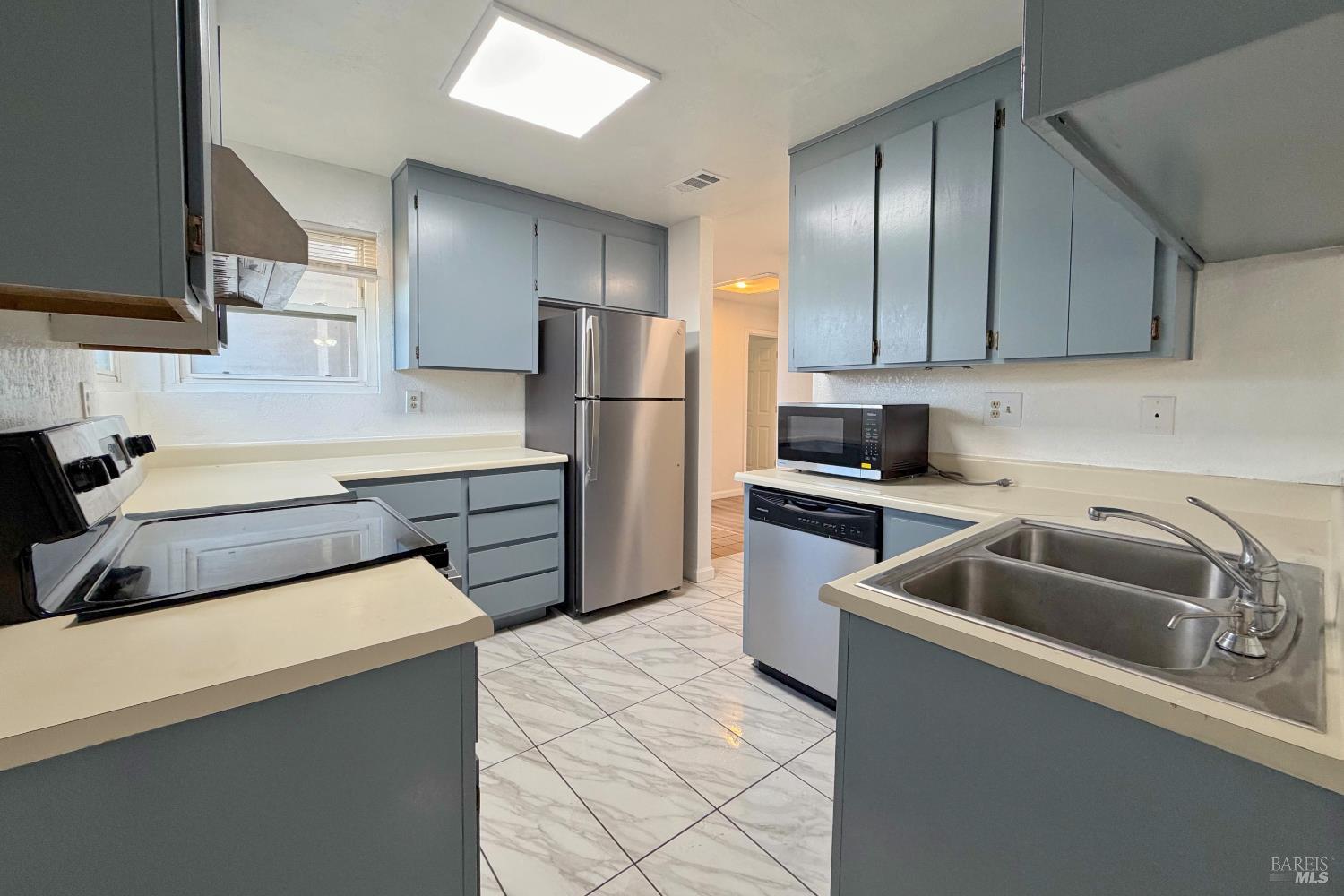 Detail Gallery Image 11 of 31 For 2725 Teton Ln, Fairfield,  CA 94533 - 2 Beds | 2/1 Baths