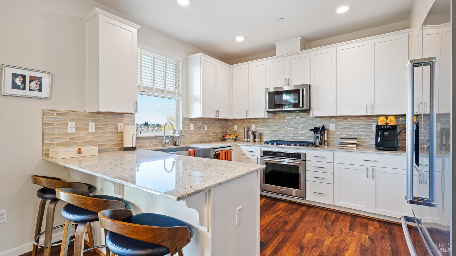 Detail Gallery Image 10 of 64 For 530 Jade St, Petaluma,  CA 94952 - 2 Beds | 2/1 Baths