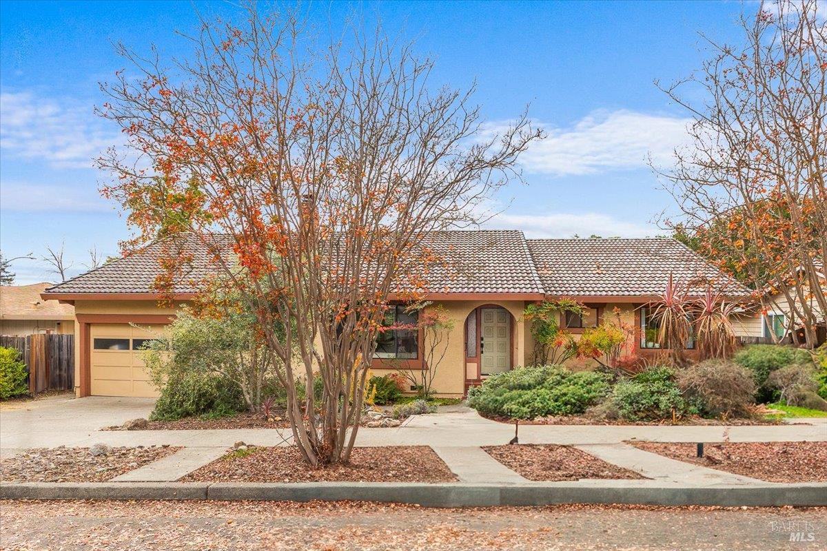 Detail Gallery Image 2 of 43 For 805 Montrose Ct, Santa Rosa,  CA 95409 - 3 Beds | 2 Baths