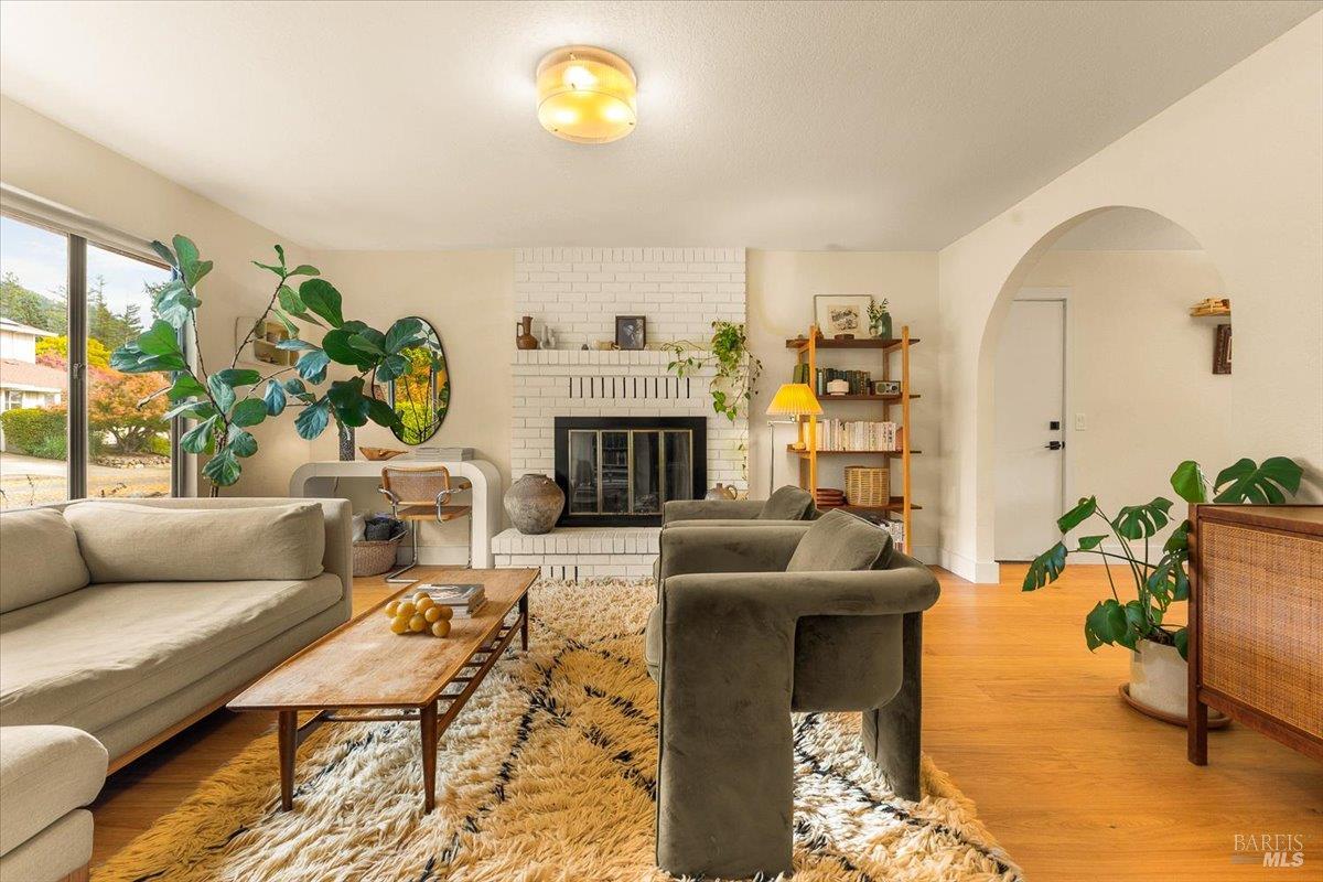 Detail Gallery Image 4 of 43 For 805 Montrose Ct, Santa Rosa,  CA 95409 - 3 Beds | 2 Baths