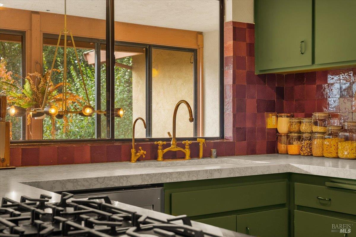 Detail Gallery Image 12 of 43 For 805 Montrose Ct, Santa Rosa,  CA 95409 - 3 Beds | 2 Baths