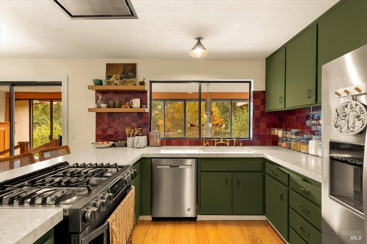 Detail Gallery Image 11 of 43 For 805 Montrose Ct, Santa Rosa,  CA 95409 - 3 Beds | 2 Baths