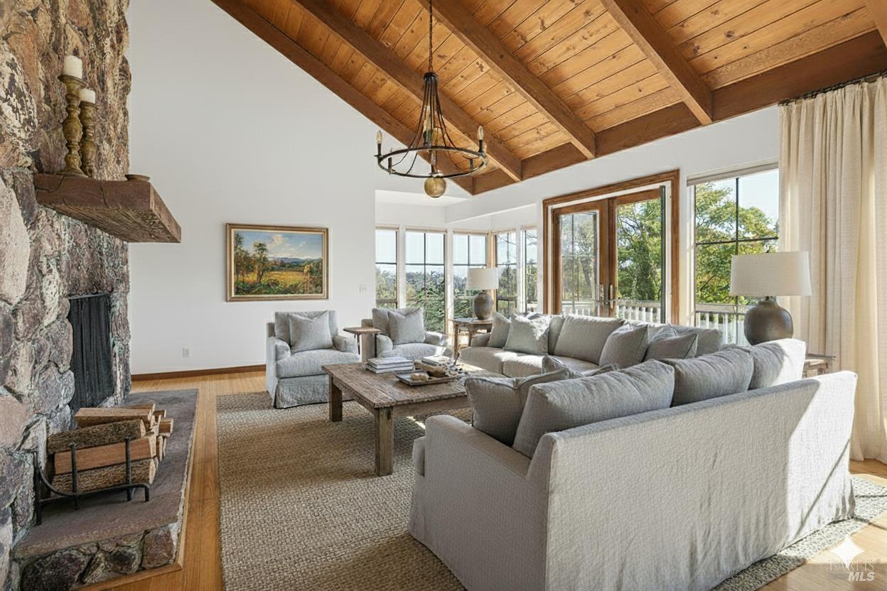 Detail Gallery Image 5 of 38 For 66 Martinez Ct, Novato,  CA 94945 - 4 Beds | 3/1 Baths