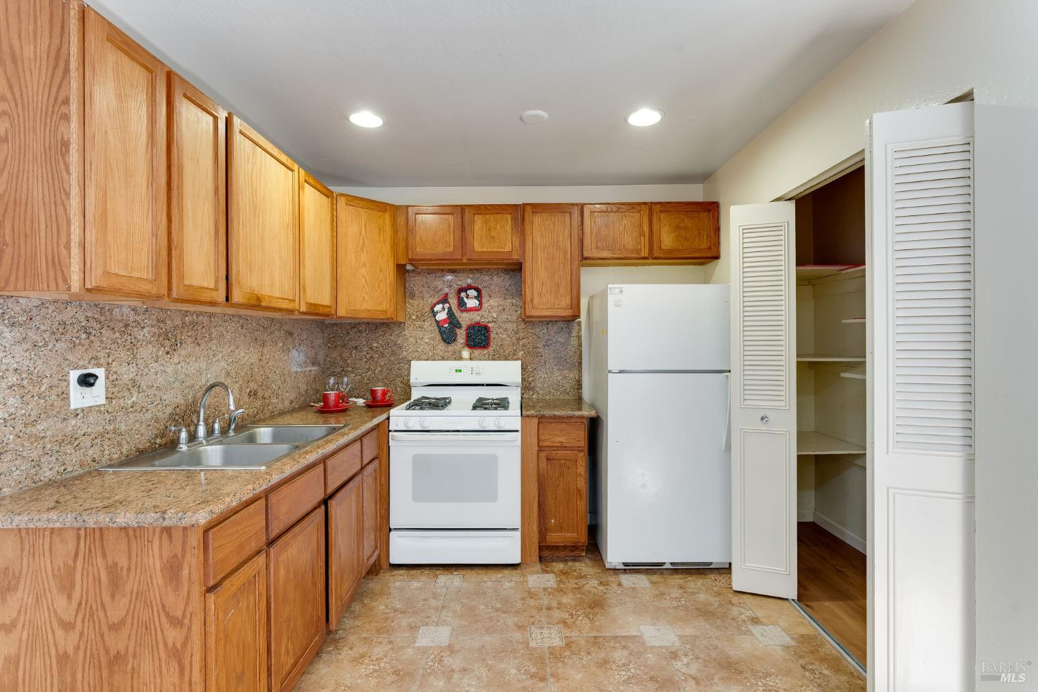 Detail Gallery Image 7 of 29 For 2404 Peppertree Ct #1,  Antioch,  CA 94509 - 2 Beds | 1 Baths